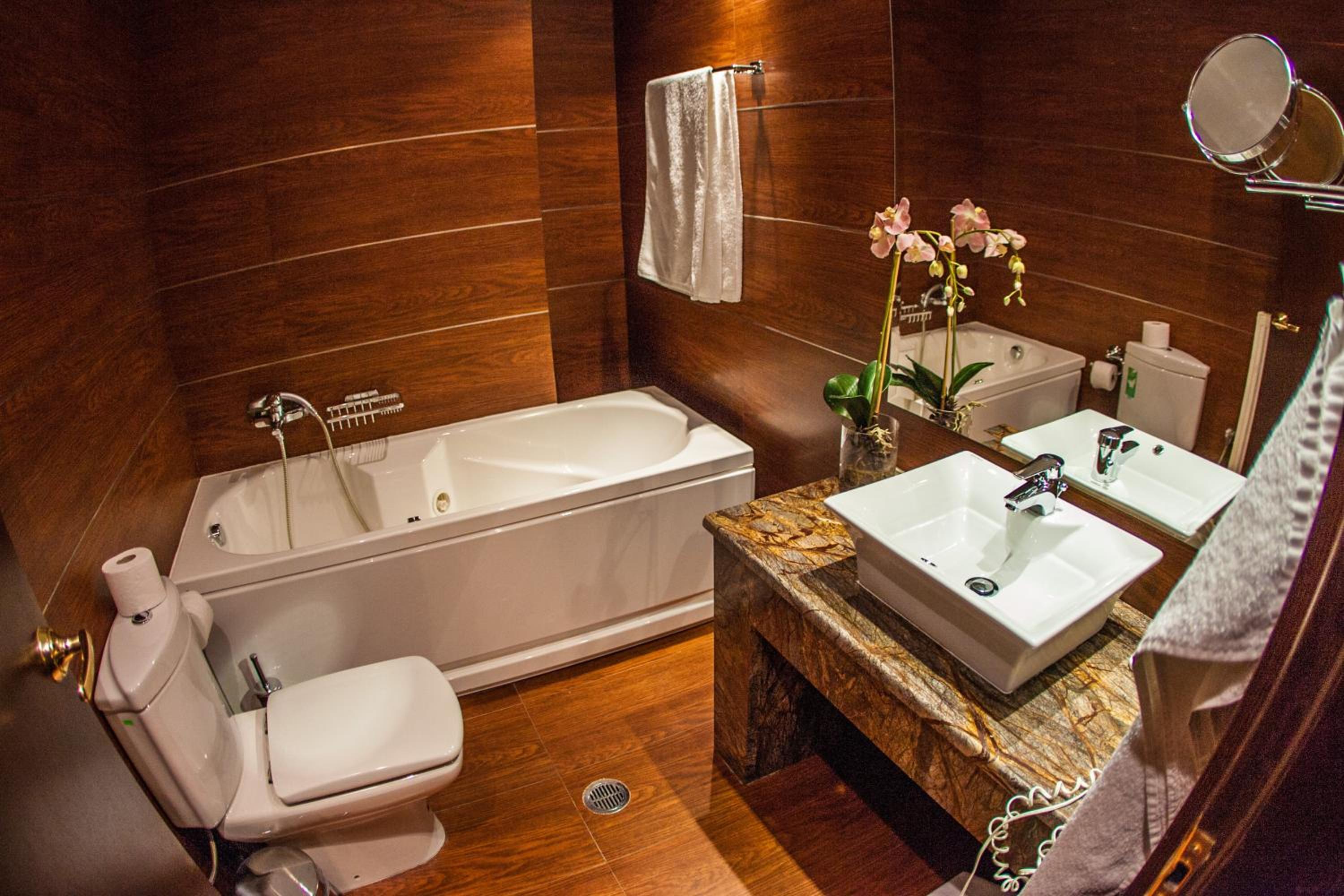Suite with Fireplace photo 2