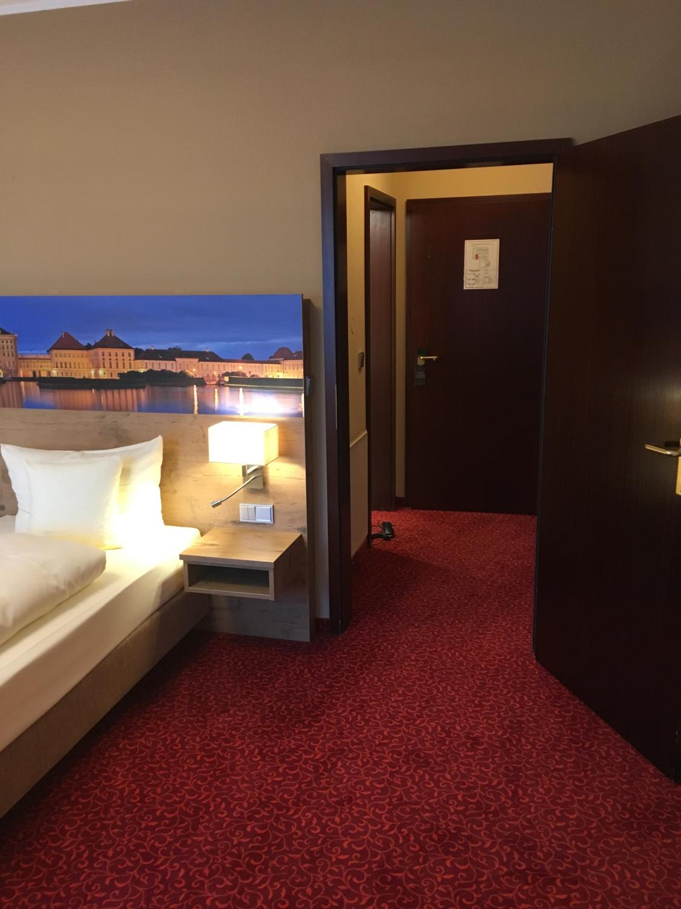 Large Double Room - Photo 11