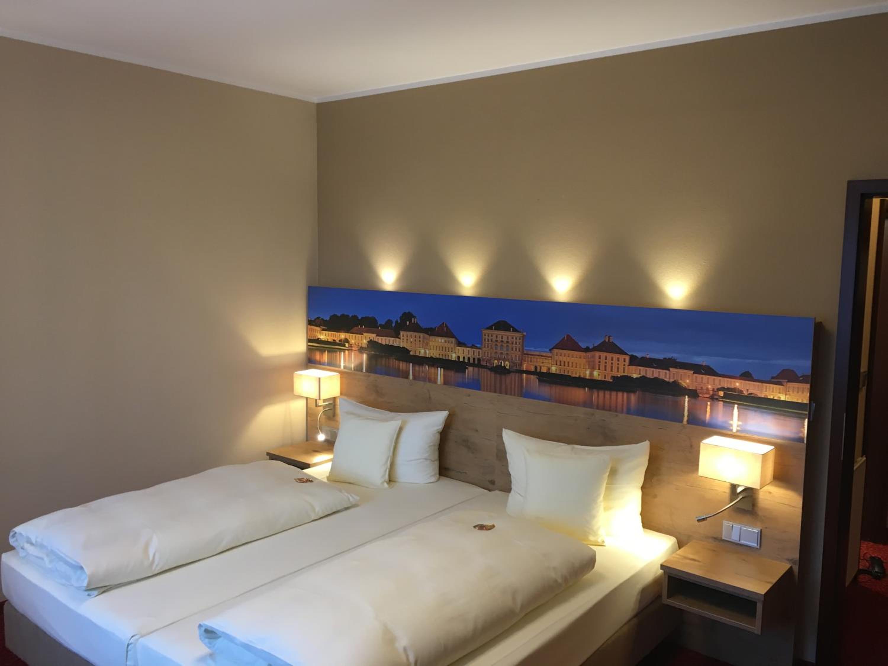 Large Double Room - Photo 10
