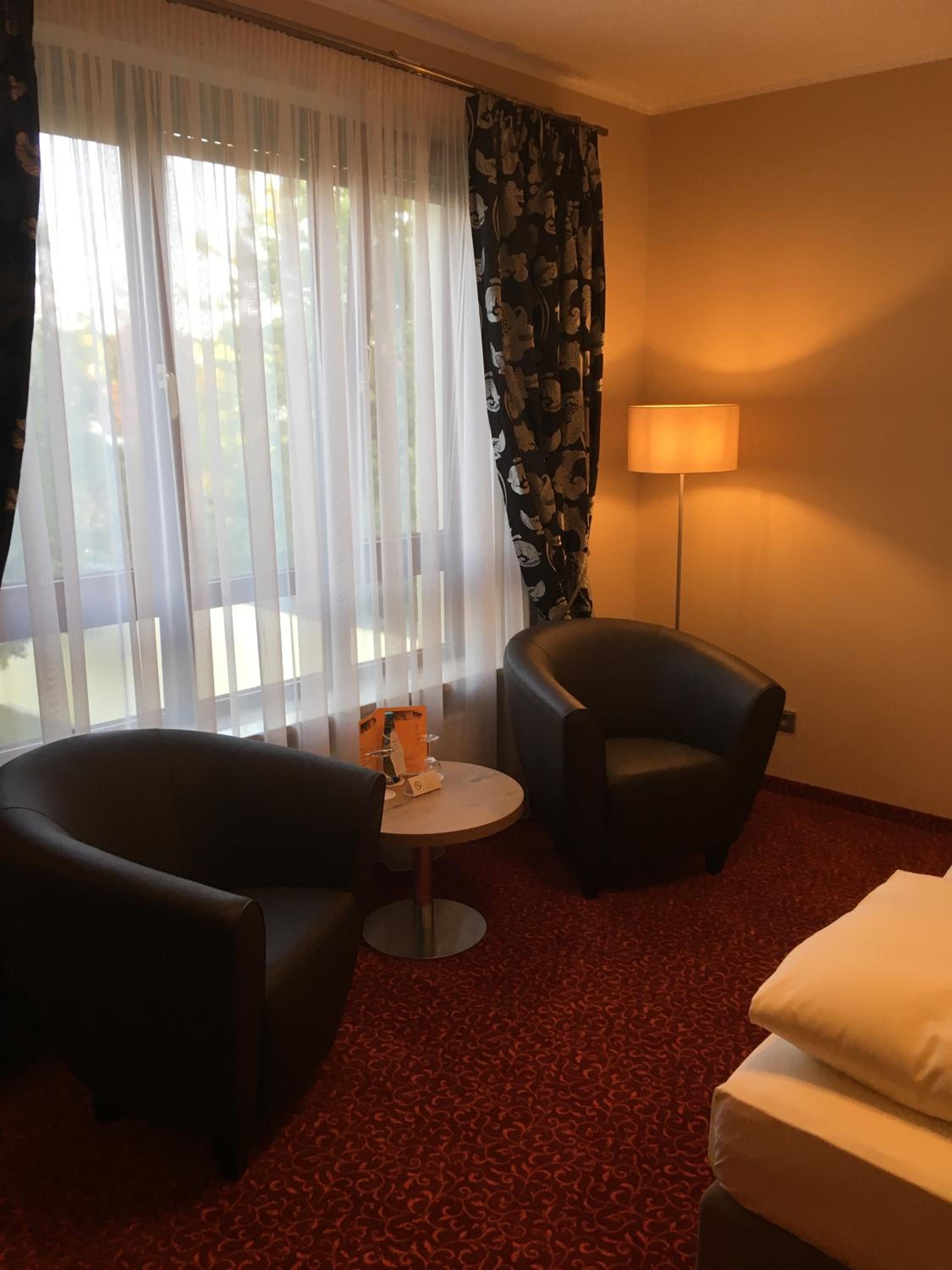 Large Double Room - Photo 9