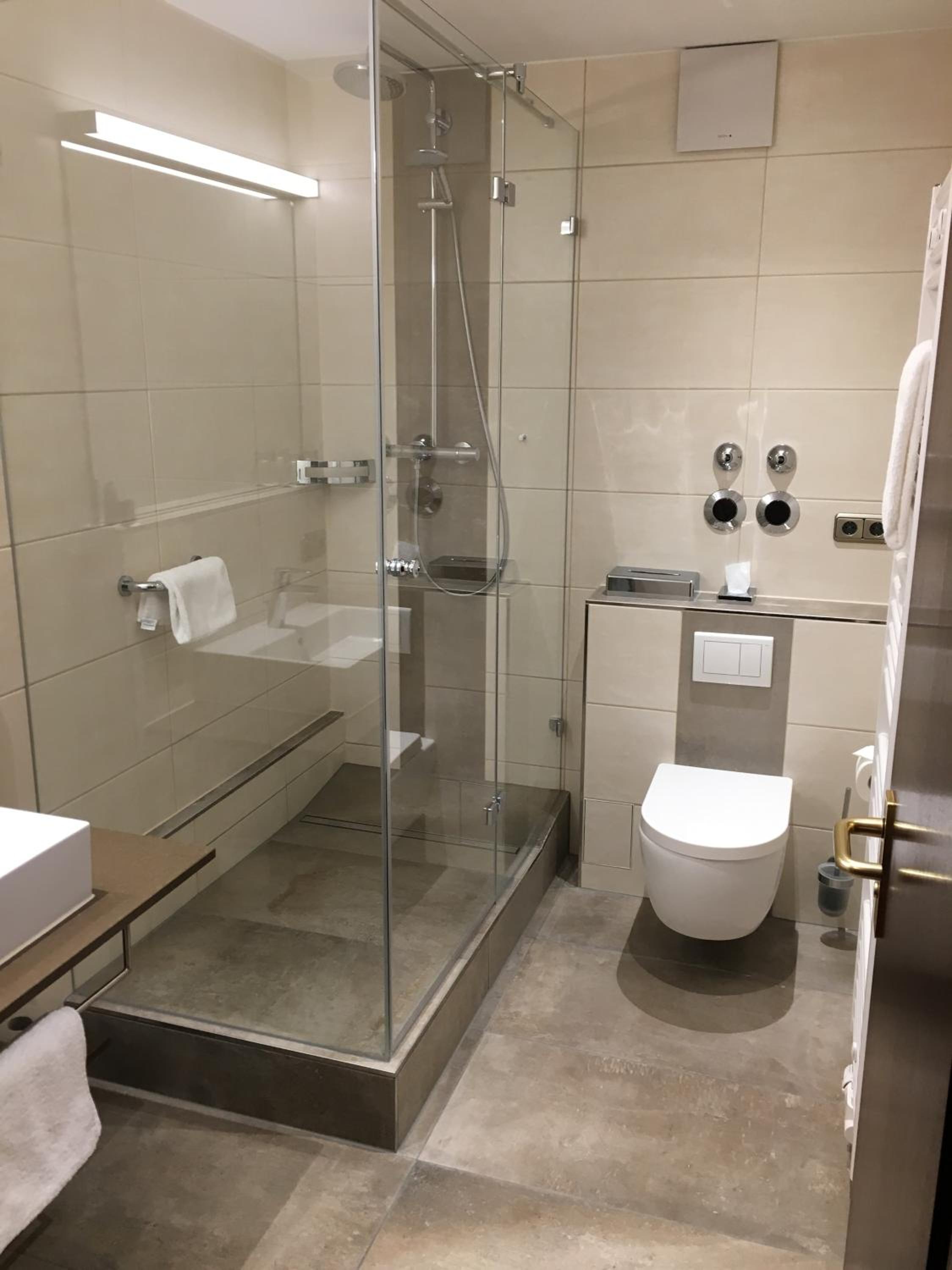 Large Double Room - Photo 8