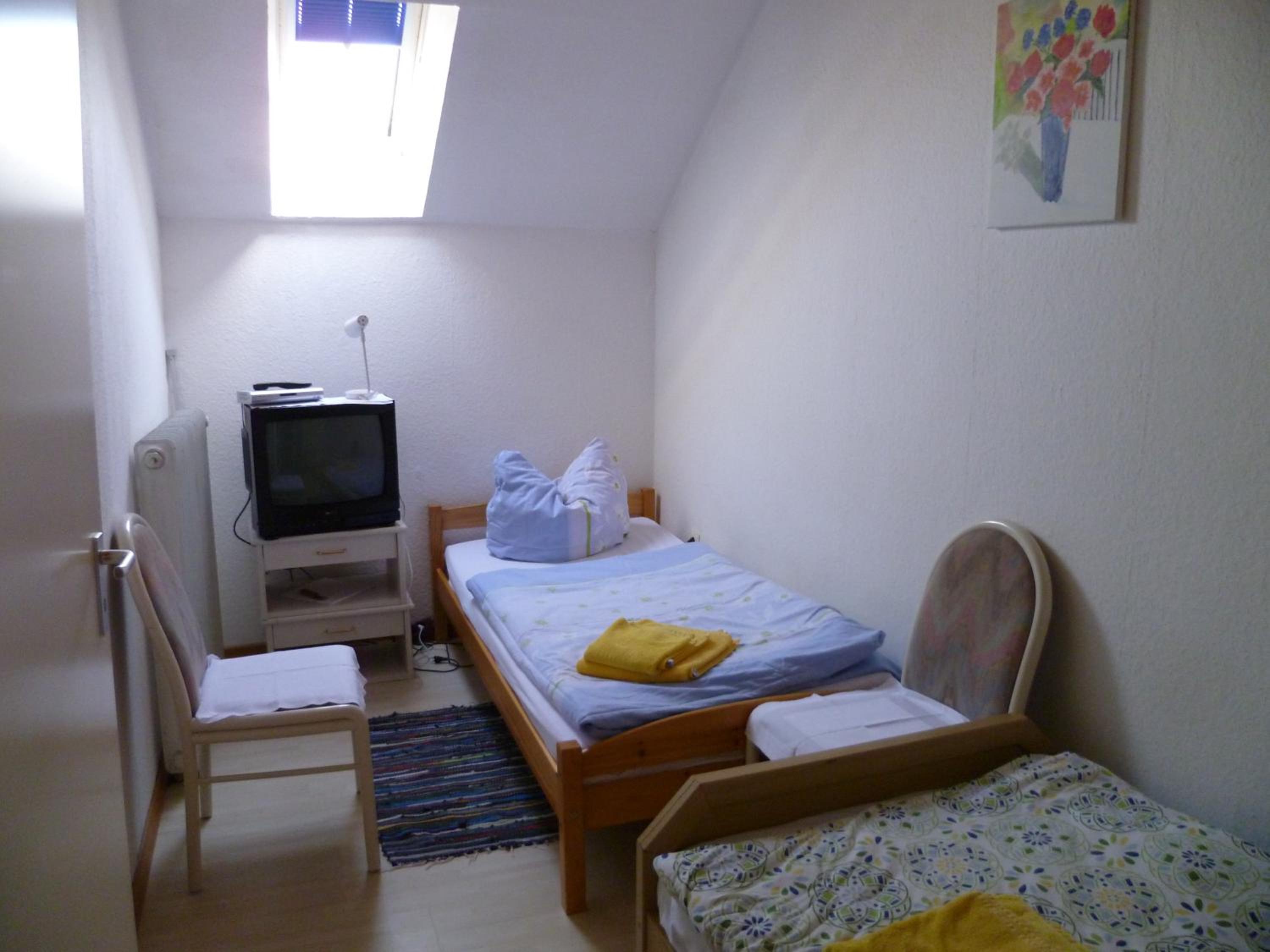 Family Room (4 Adults) - Photo 2