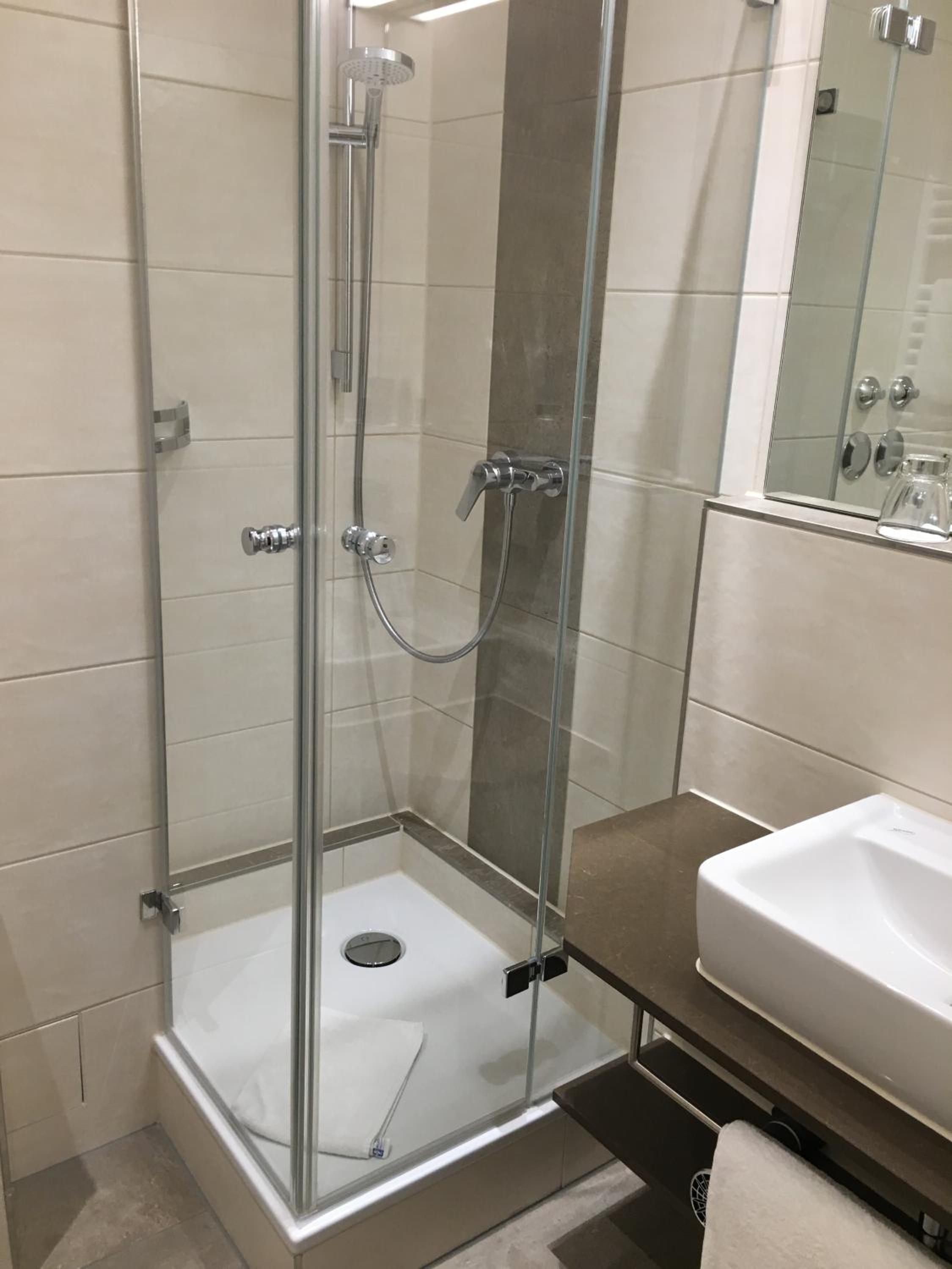 Standard Double Room - Photo 5
