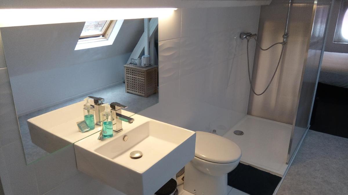 Double Room with Private Bathroom photo 2