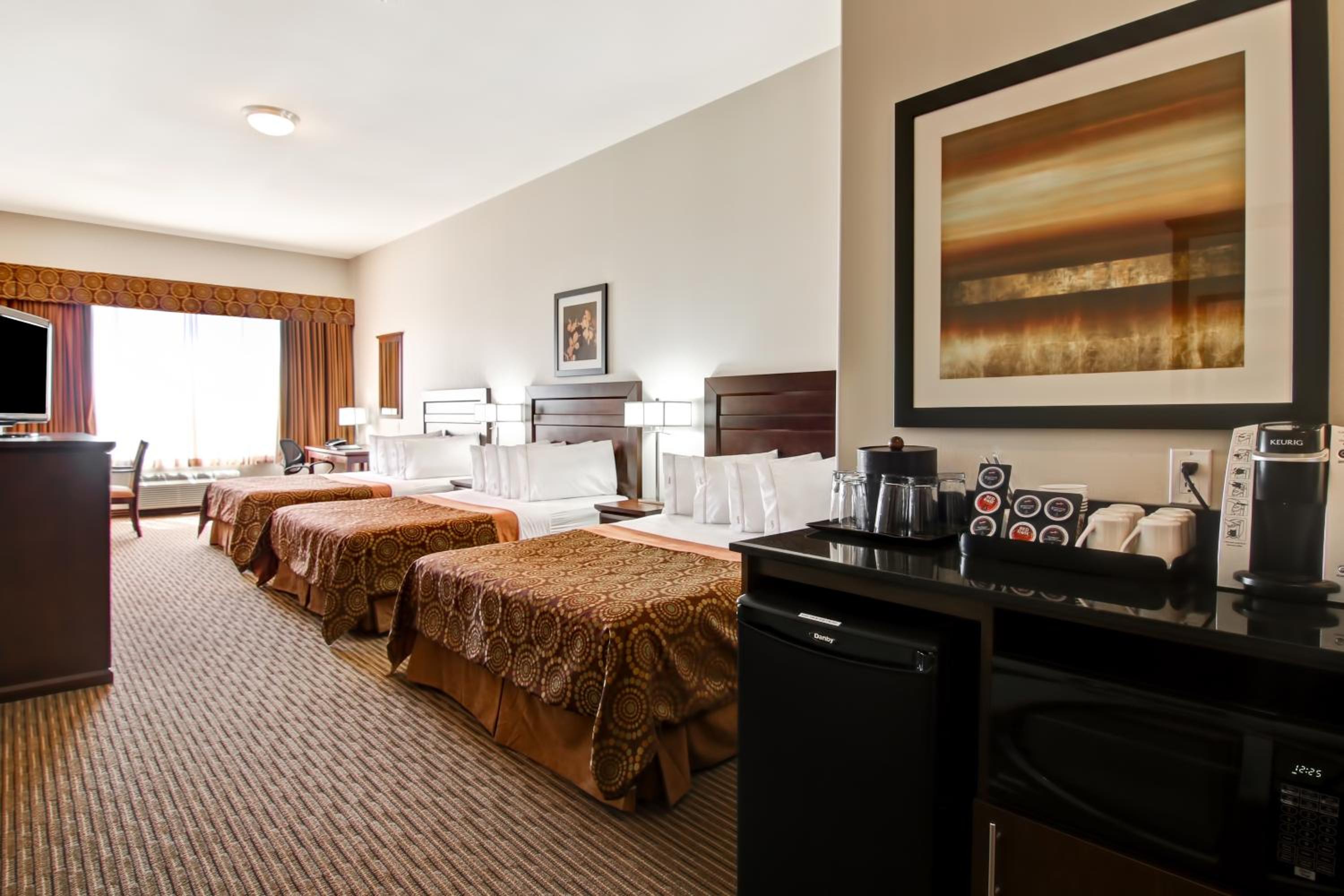 Standard Queen Room with Three Queen Beds