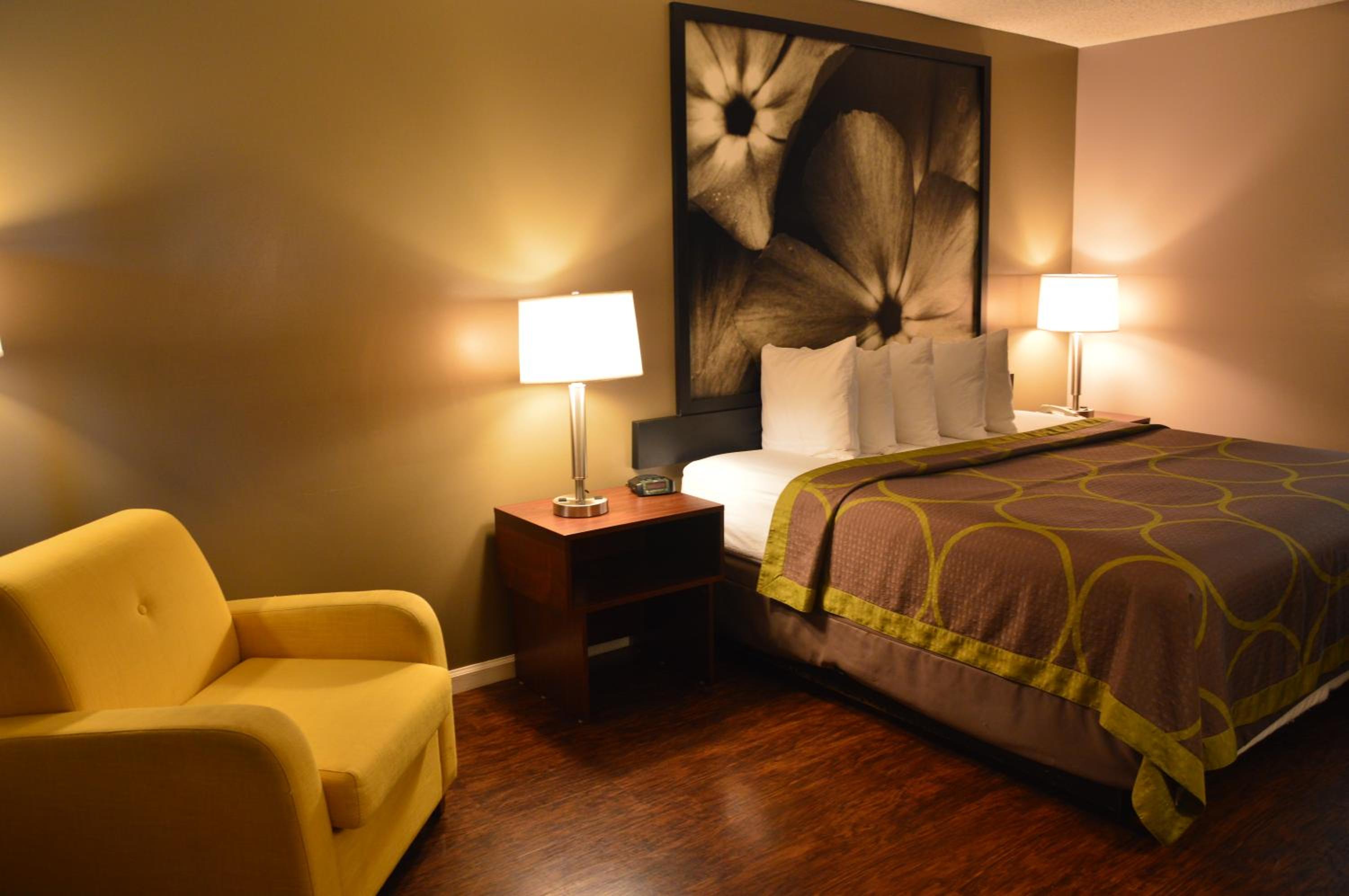 King Room - Non-Smoking - Photo 7