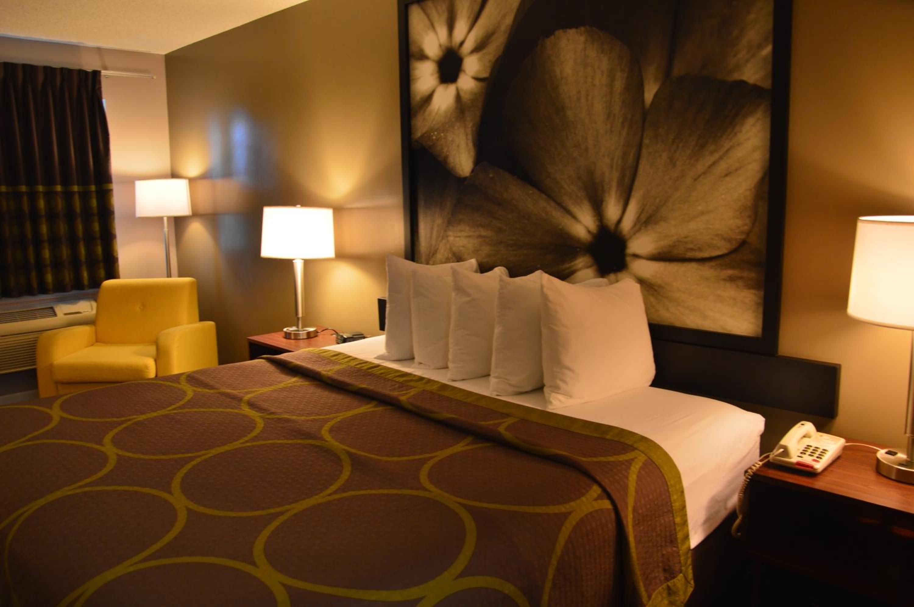 King Room - Non-Smoking - Photo 4