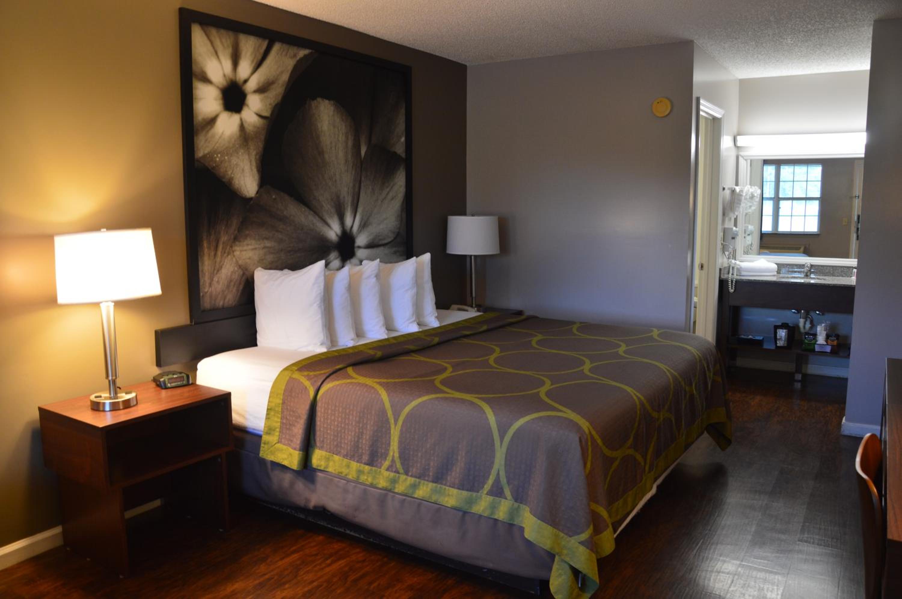 King Room - Non-Smoking - Photo 1