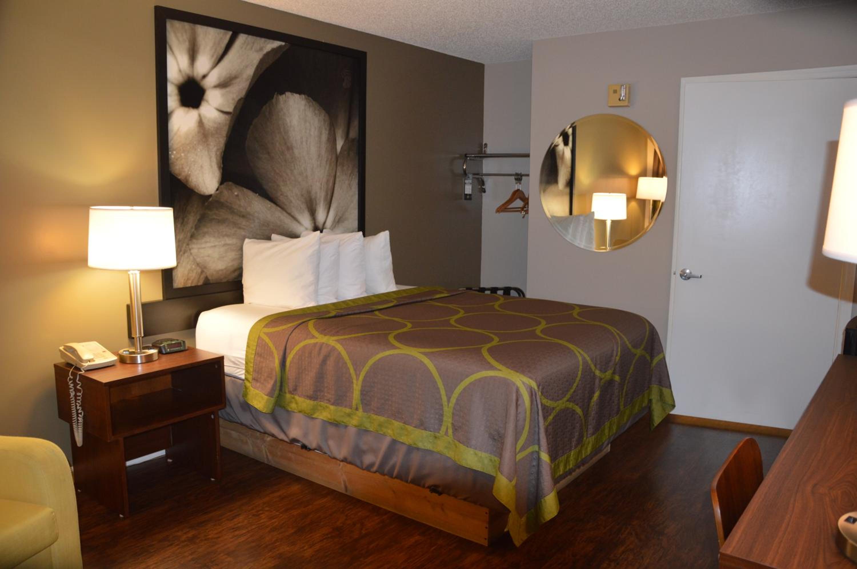 Queen Room - Disability Access/Non-Smoking - Photo 6