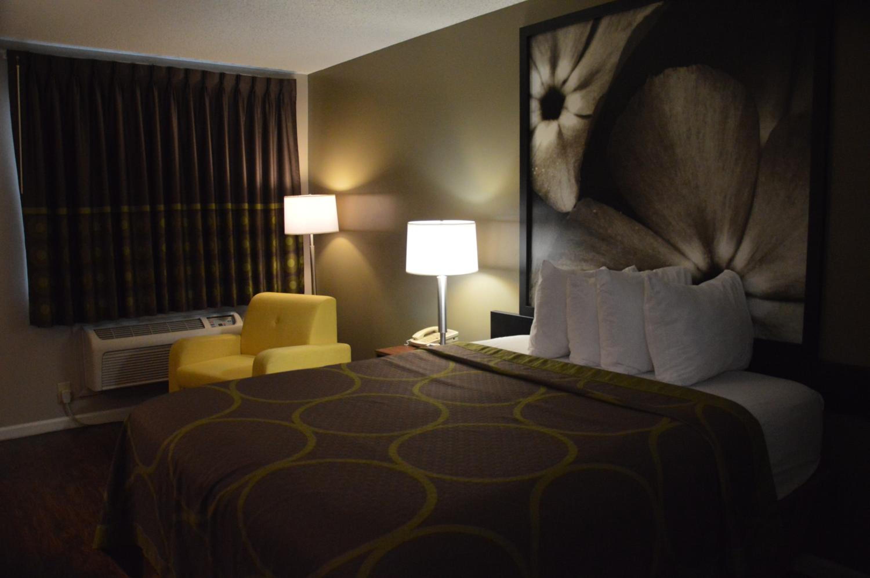 King Room - Non-Smoking - Photo 6
