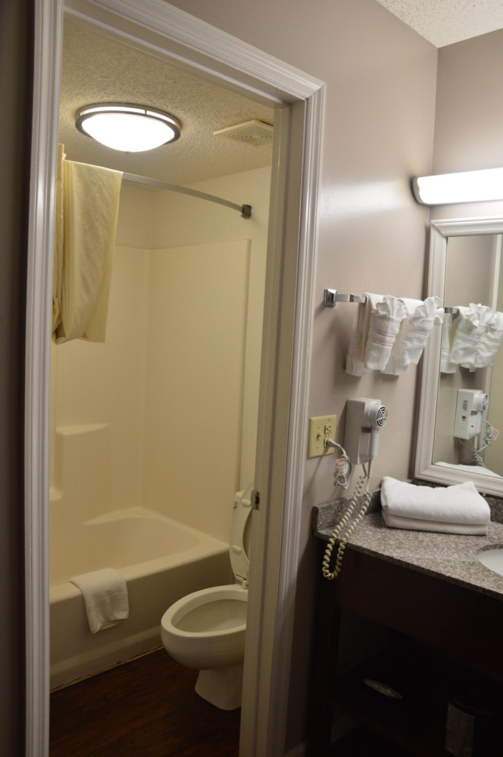 King Room - Non-Smoking - Photo 5