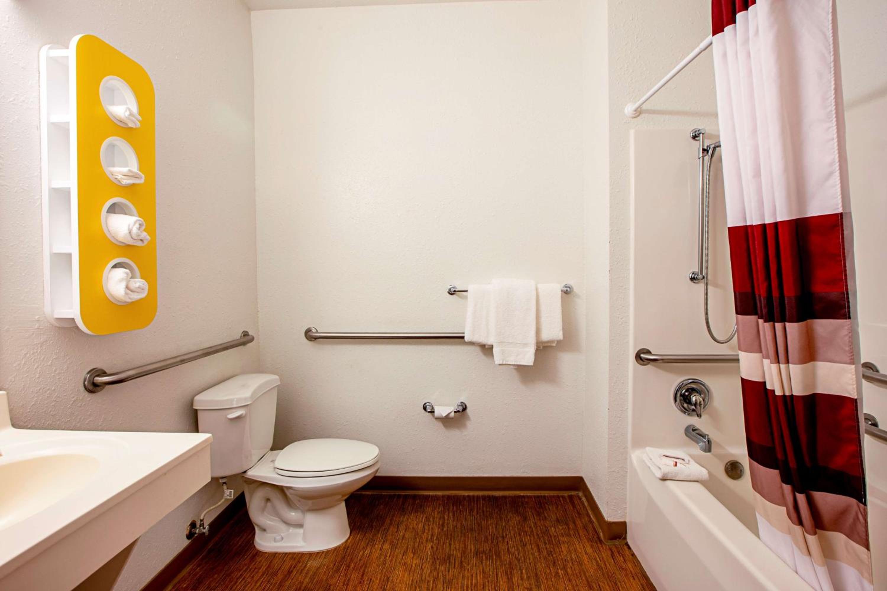 King Room - Disability Access photo 2