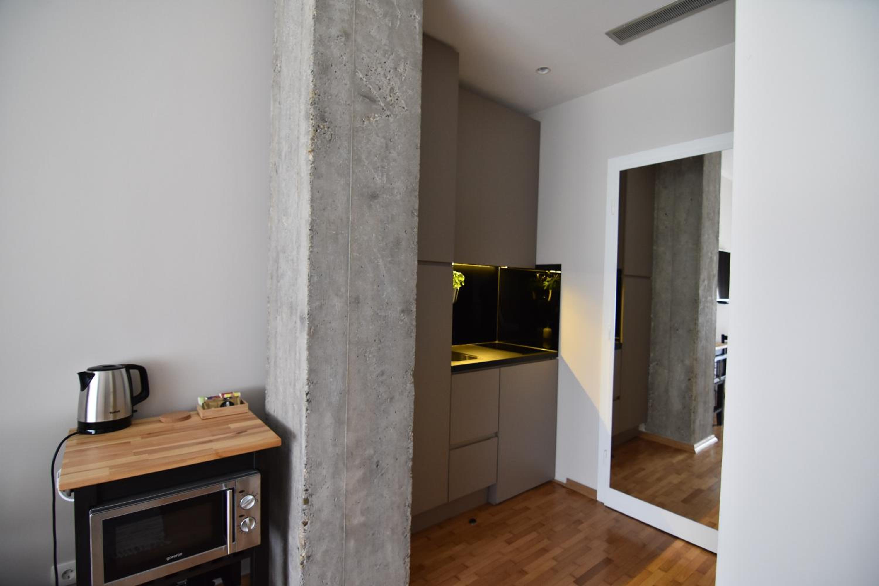 Studio Apartment - Photo 2