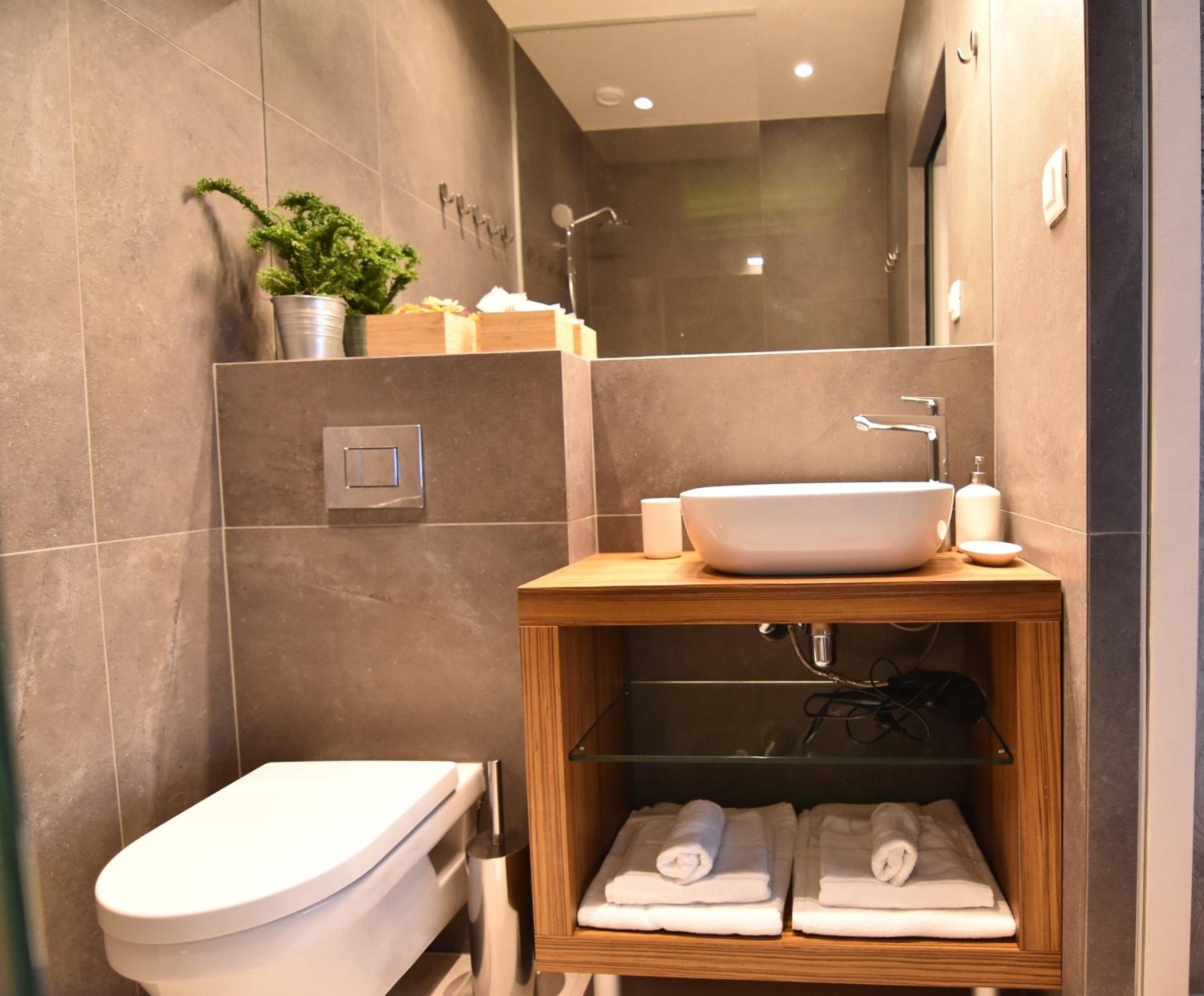 Studio Apartment - Photo 9