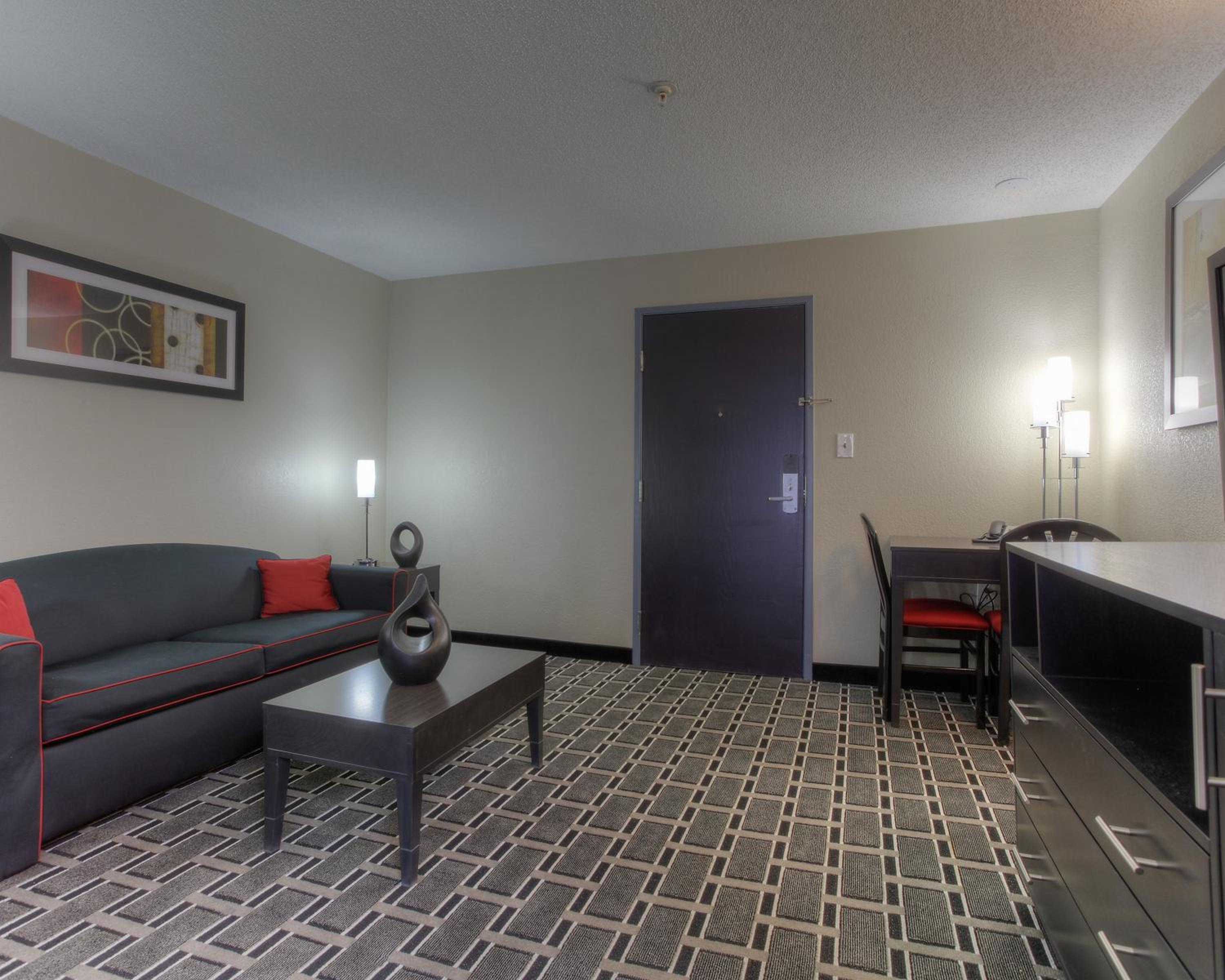 King Suite- Non-Smoking - Photo 2