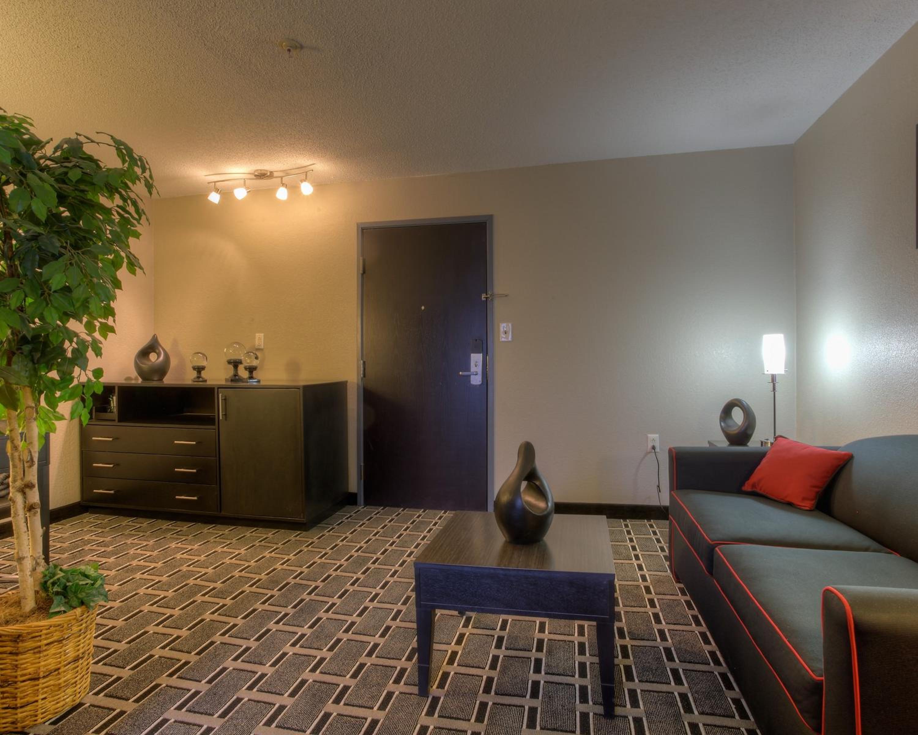 King Suite- Non-Smoking - Photo 1