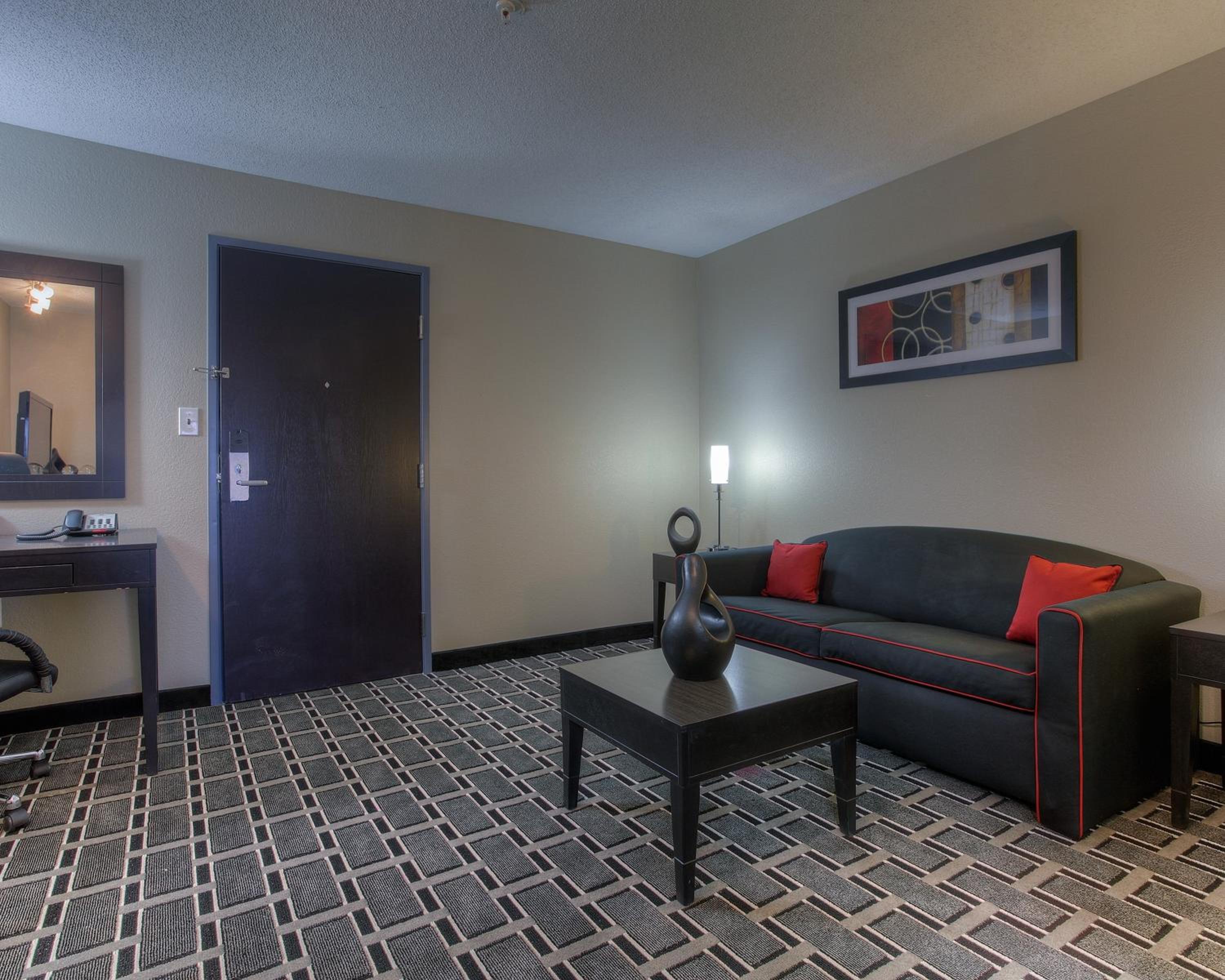 King Suite- Non-Smoking - Photo 5