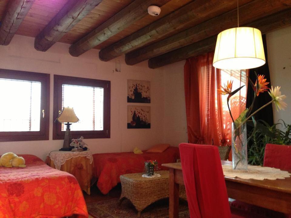 One-Bedroom Apartment with Hot Tub photo 2