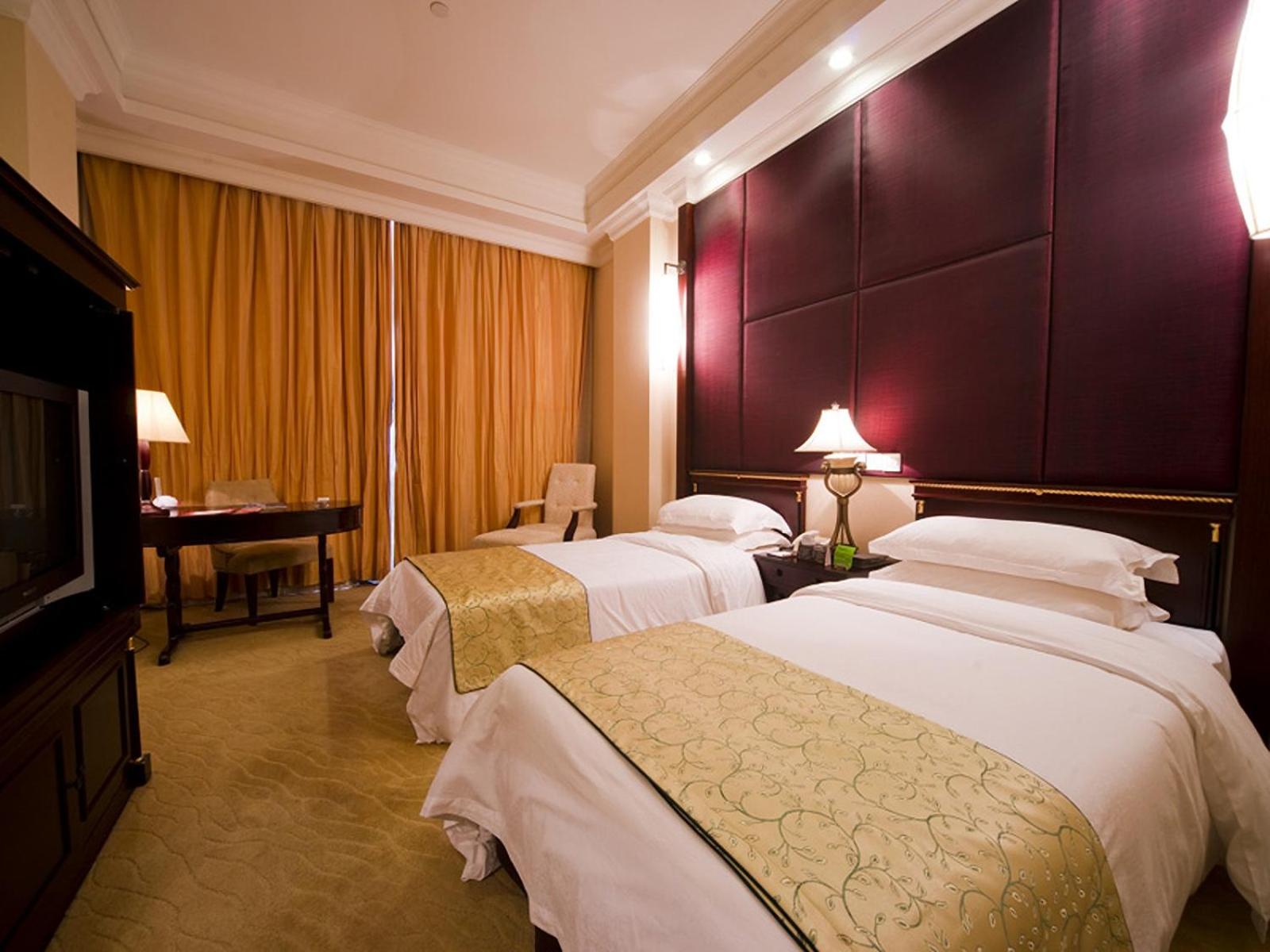 Twin Room - Non-Smoking - Photo 2