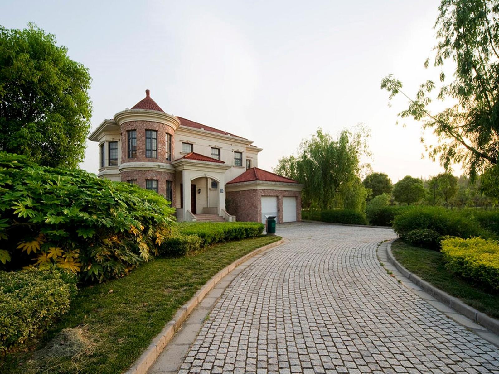 Villa photo 2
