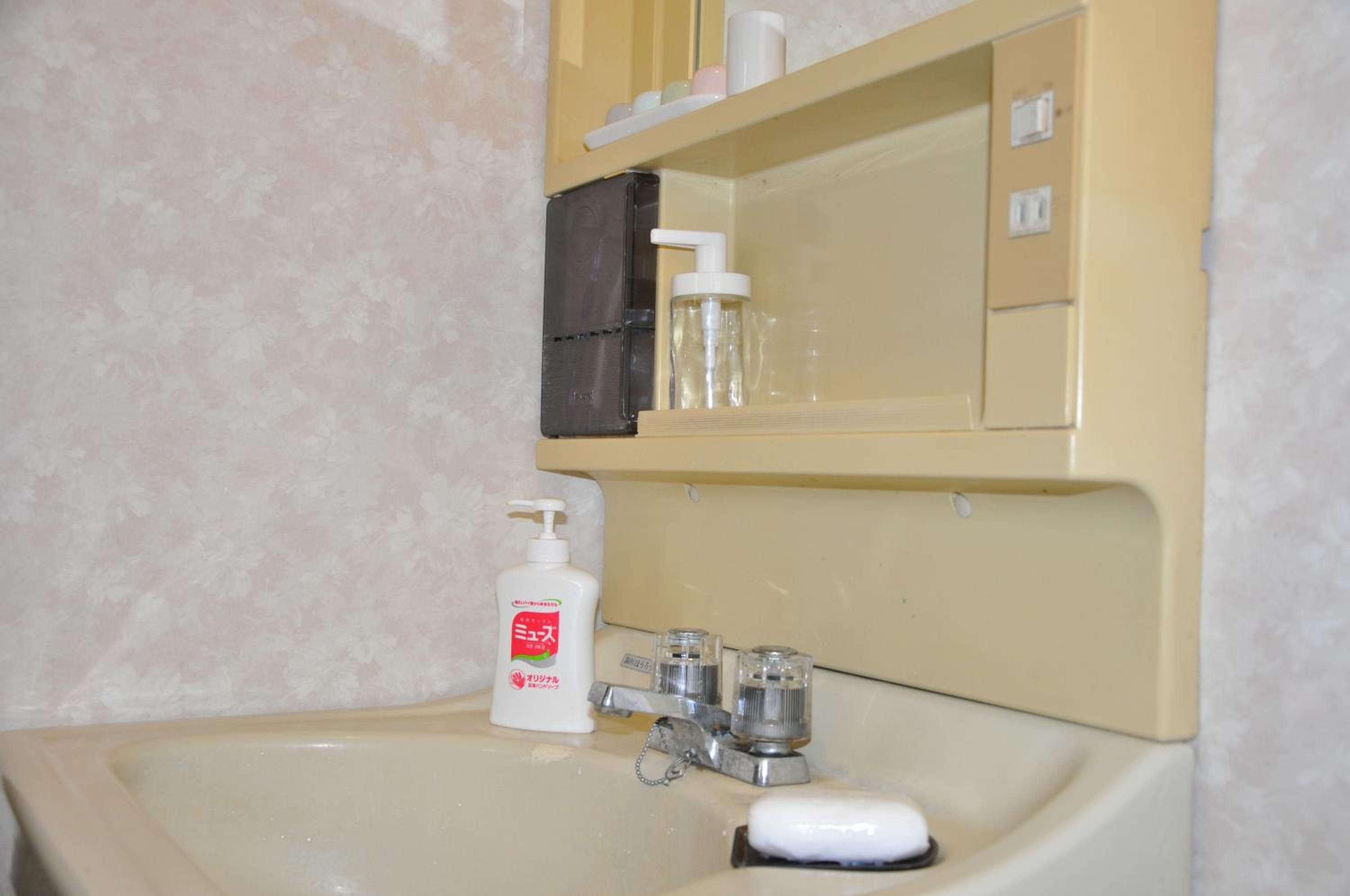 One-Bedroom Apartment - Photo 2