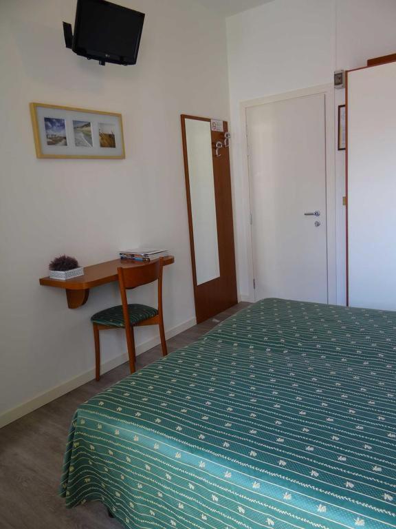 Double Room with Lake View - Photo 10