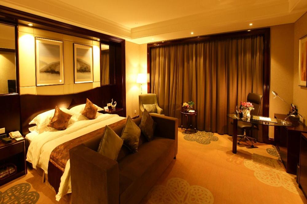 Deluxe King Room photo 1