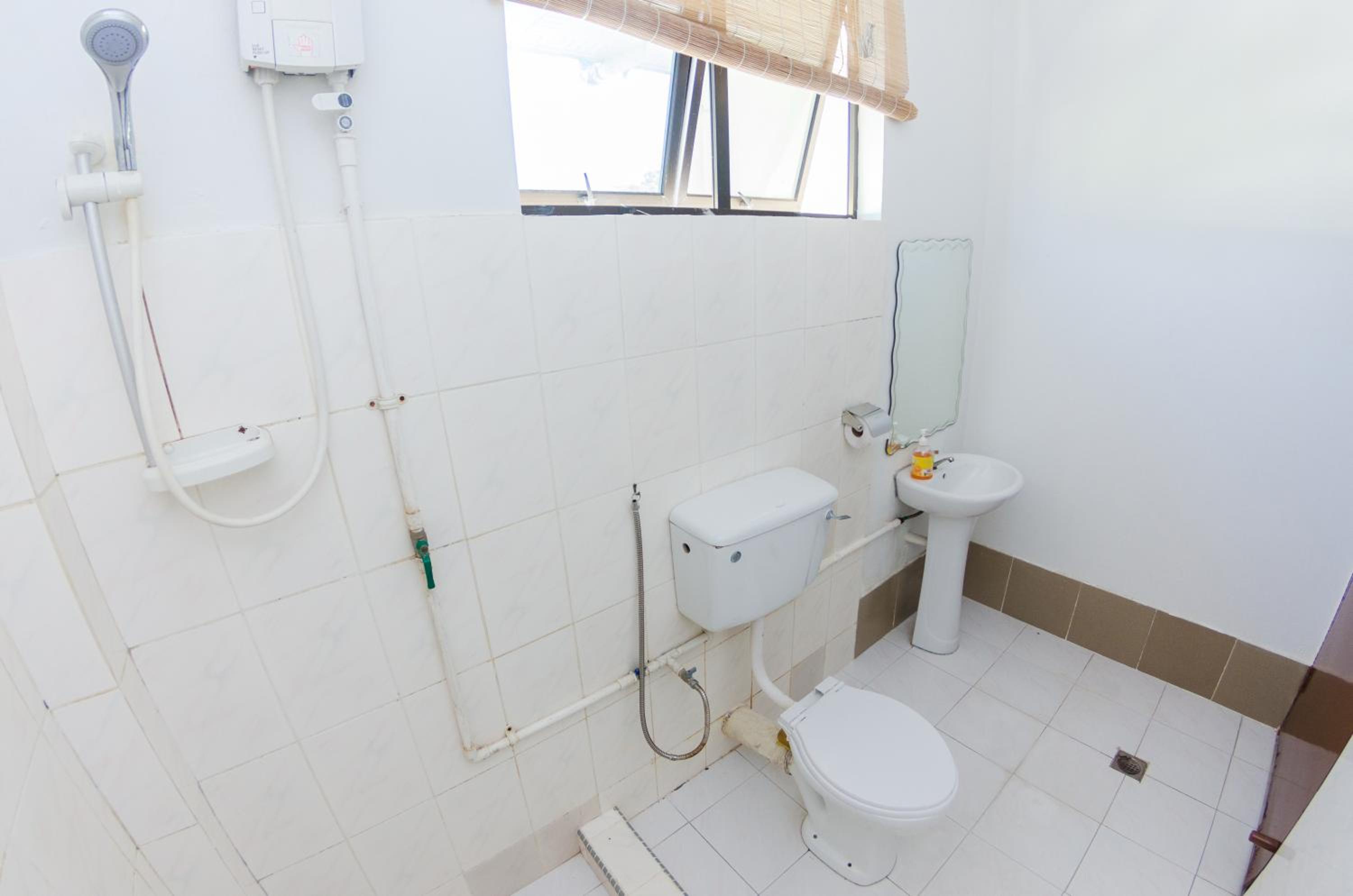 Family Room with Bathroom - Photo 4