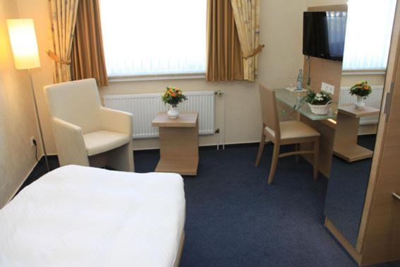 Single Room photo 3