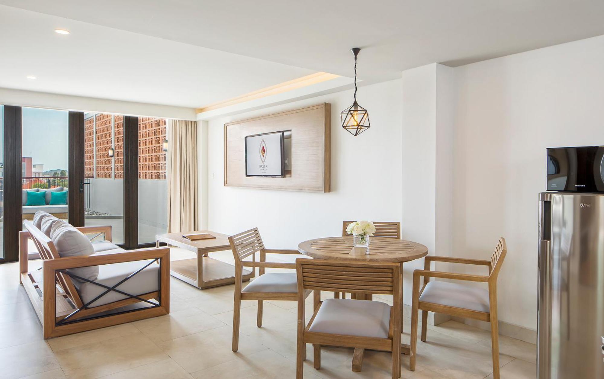 One Bedroom Balcony Suite with 20% F&B Disc (exclude alcohol)