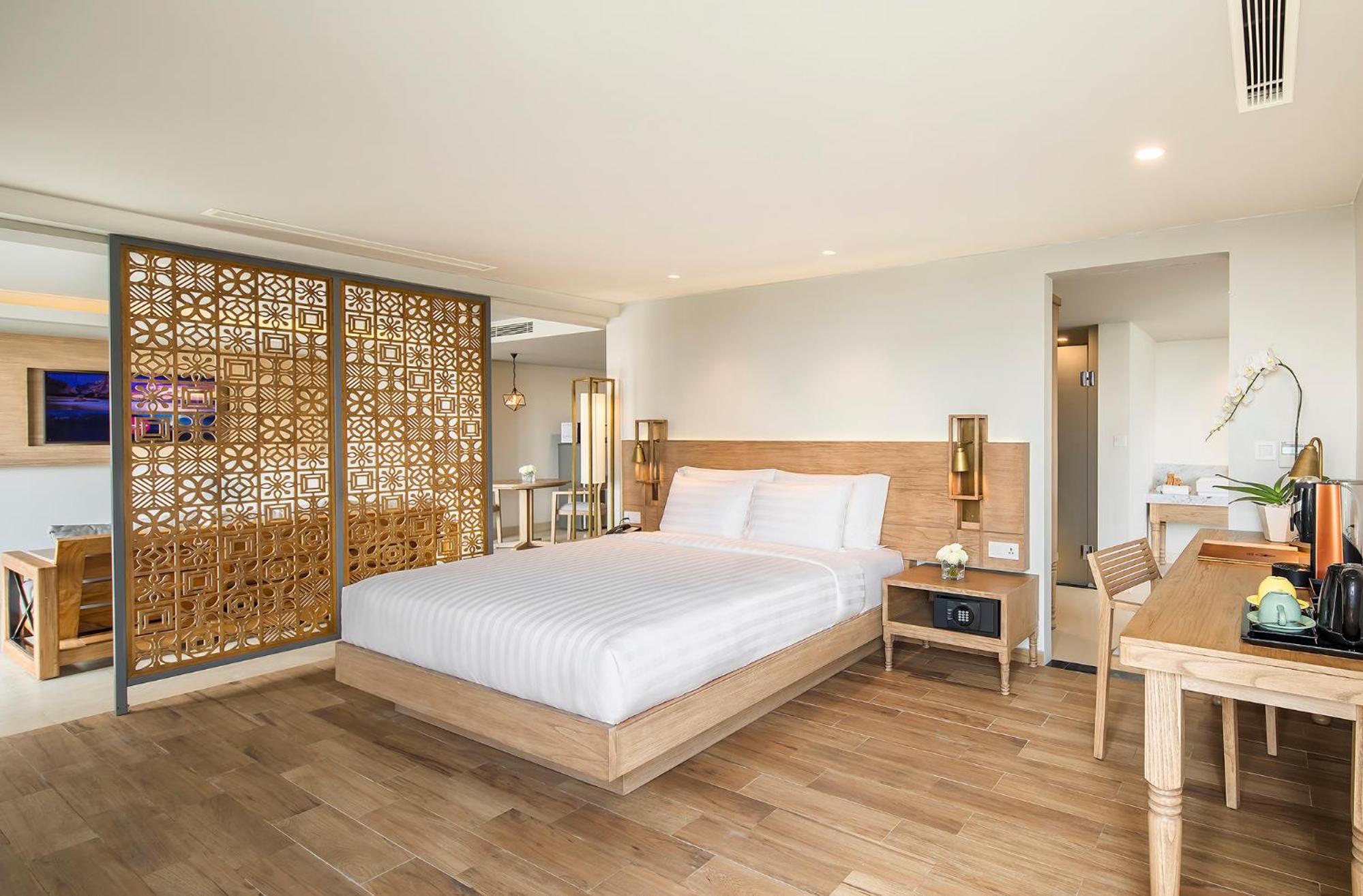One Bedroom Balcony Suite with 20% F&B Disc (exclude alcohol)
