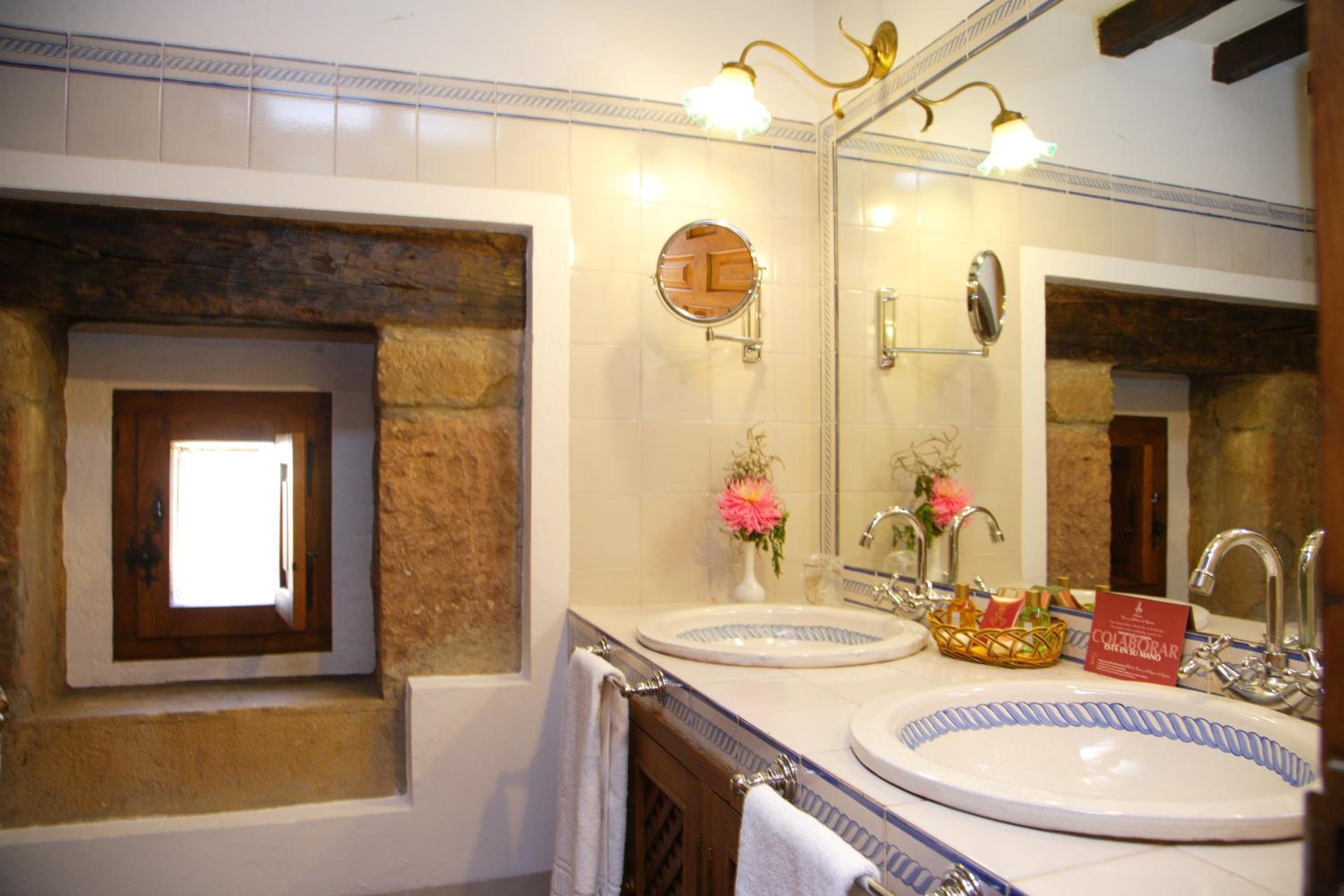 Double or Twin Room - Photo 5