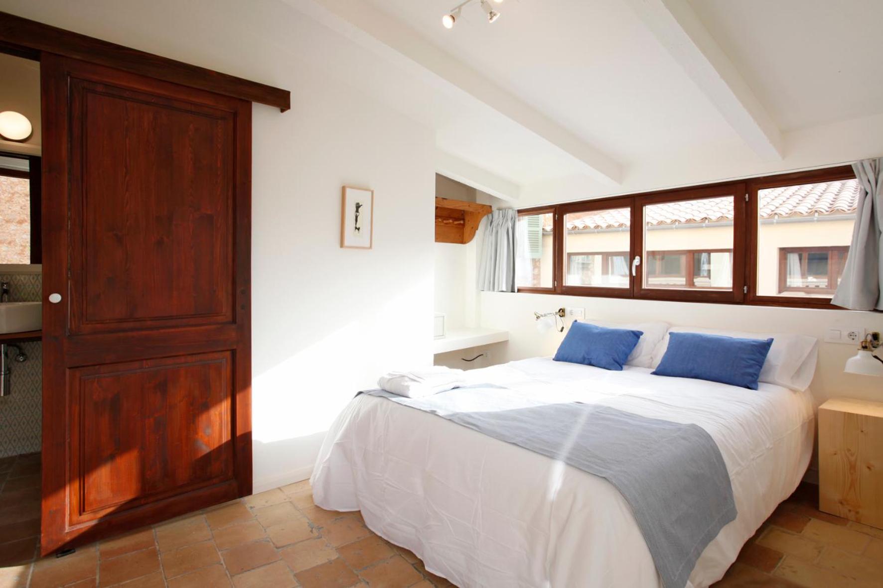 Deluxe Double Room - Photo 17