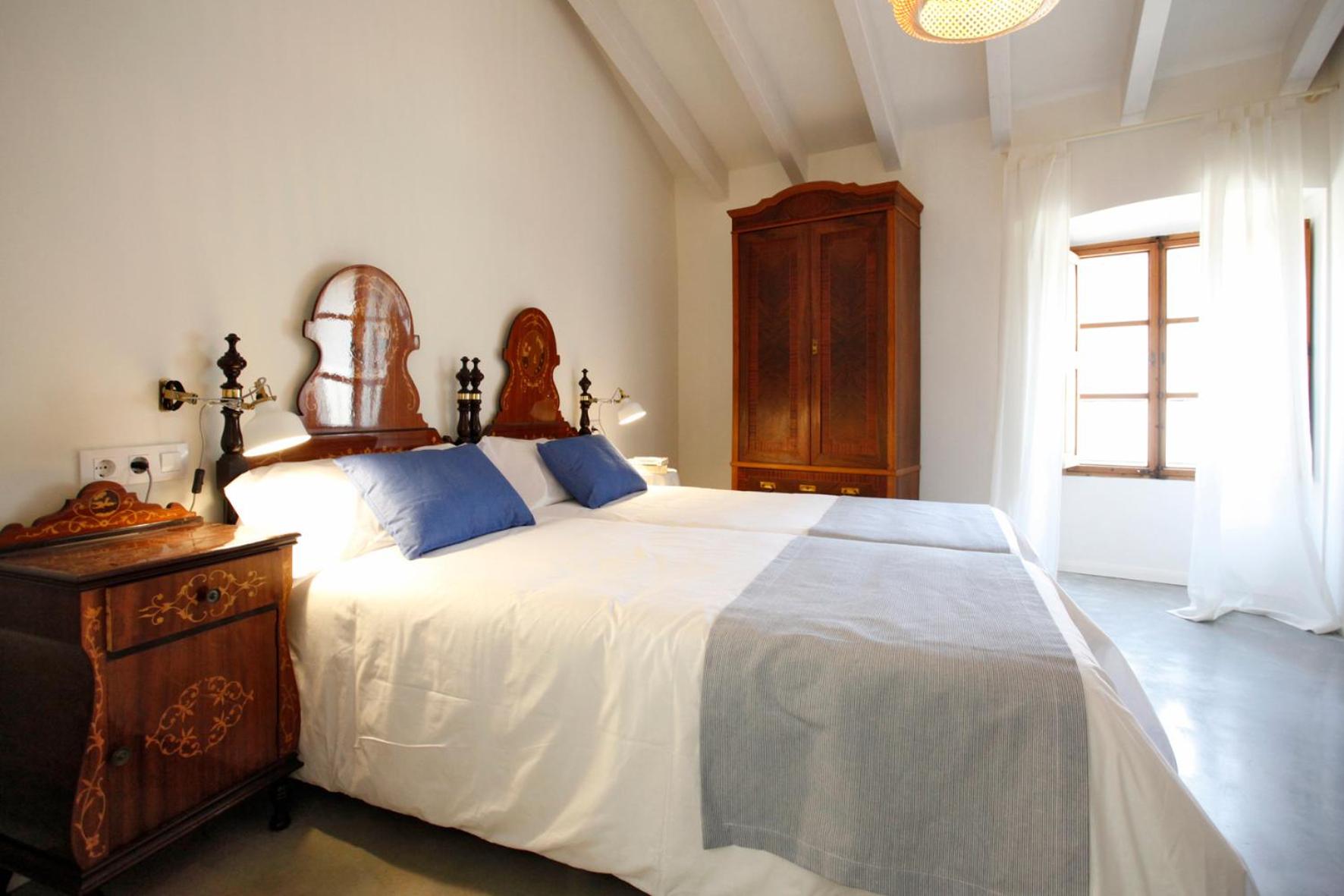 Deluxe Double Room - Photo 16