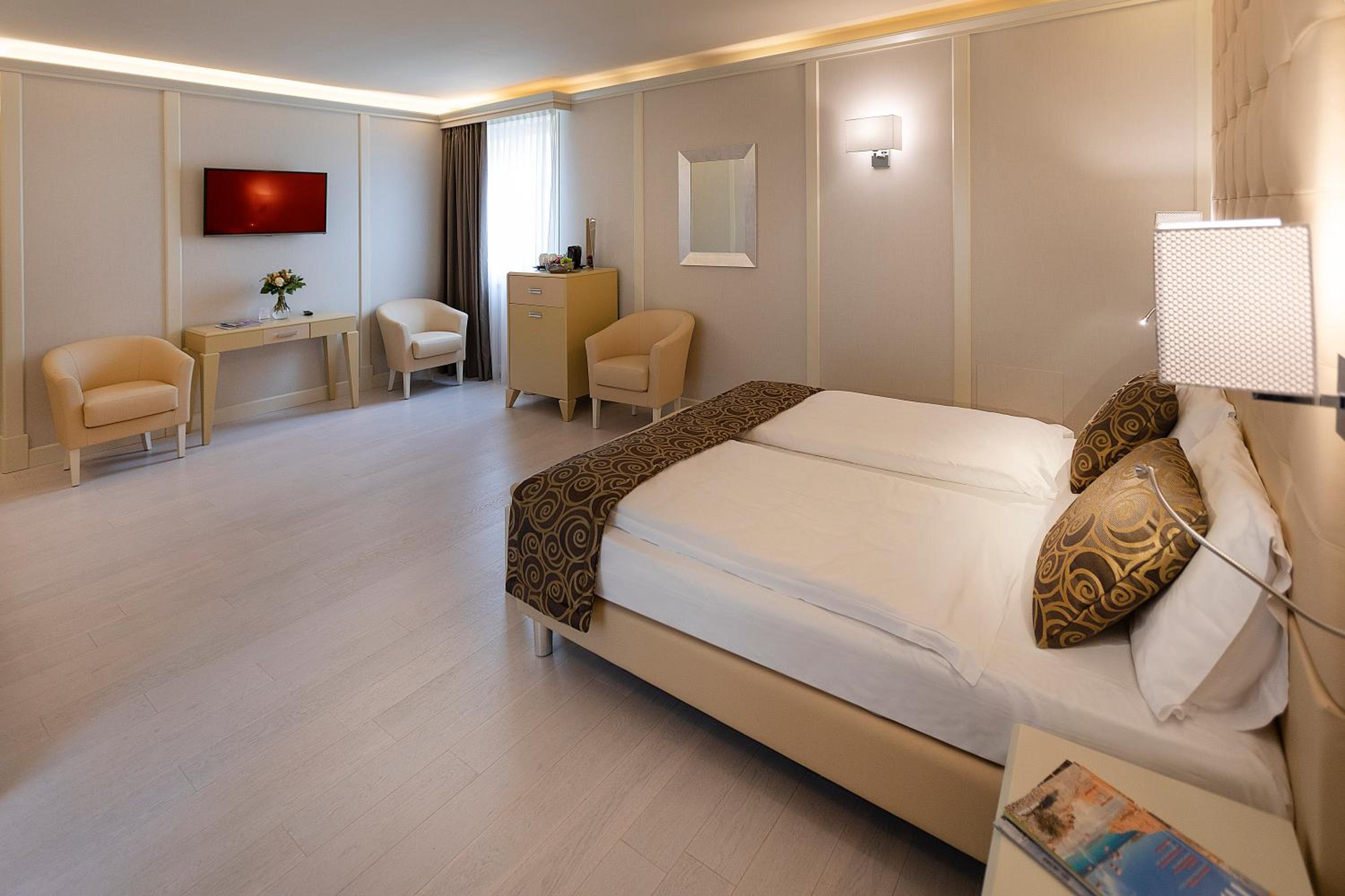 Executive Suite with Garden View - Suite House