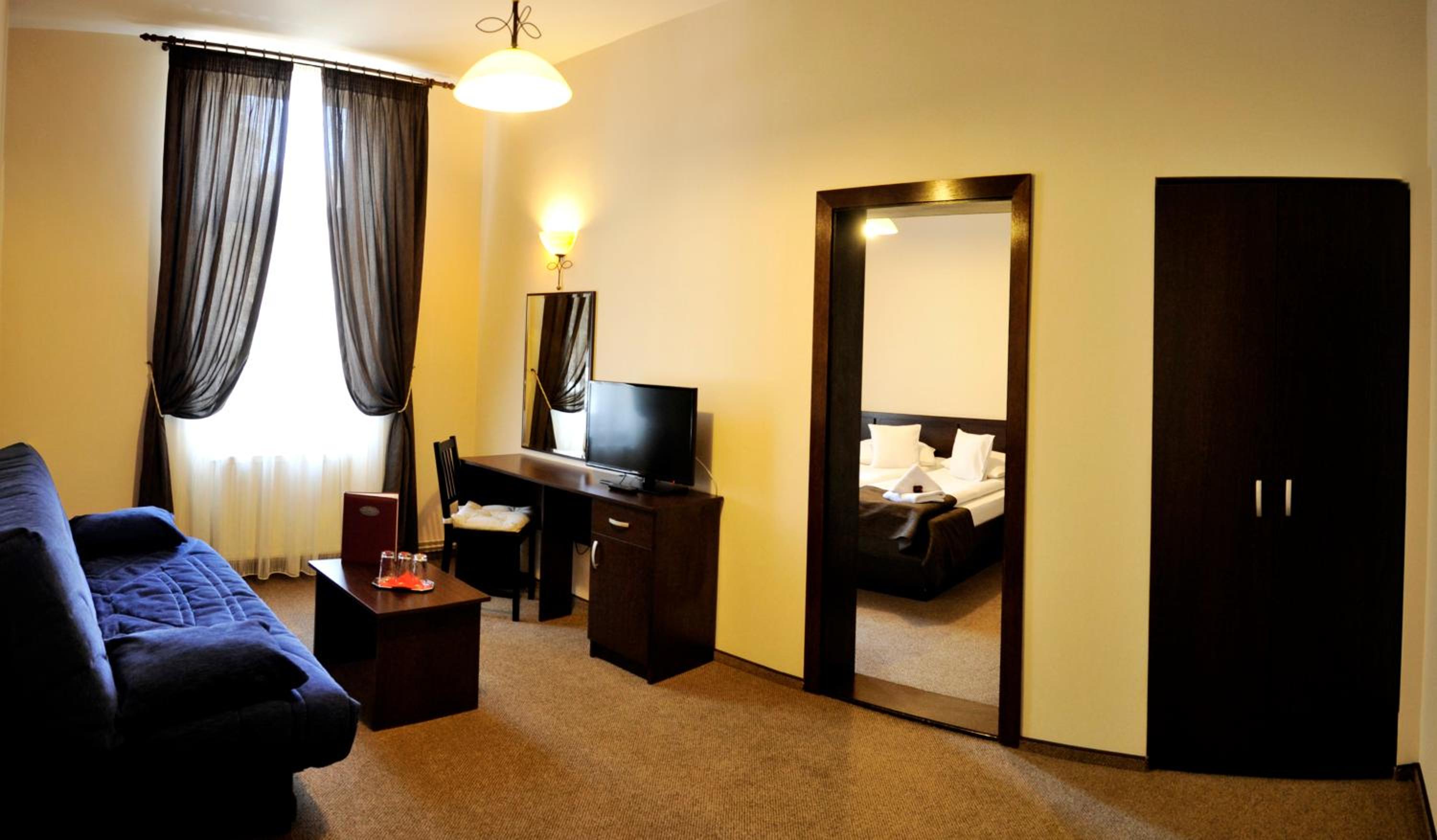 One-Bedroom Suite - Photo 6