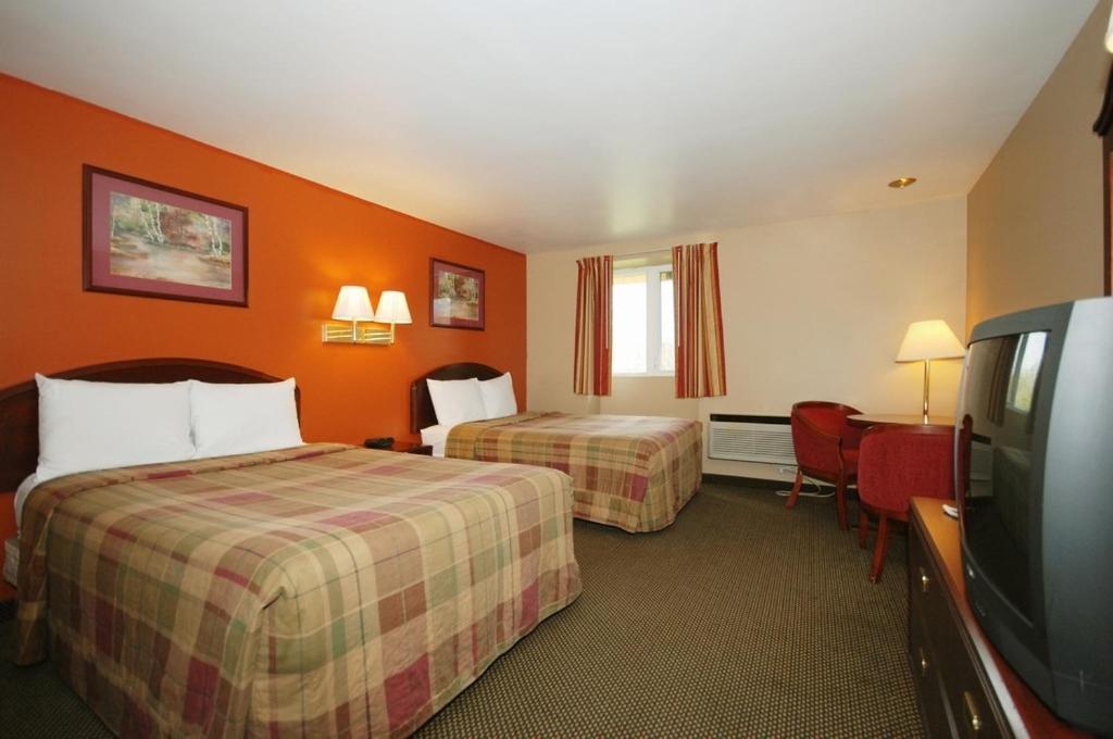 Double Room with Two Double Beds - Smoking - Photo 5