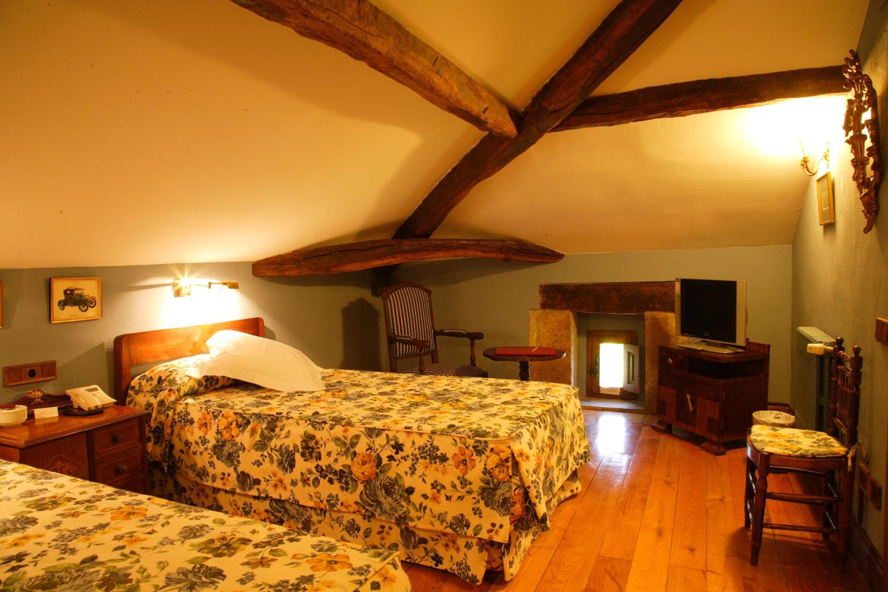 Double or Twin Room - Photo 1