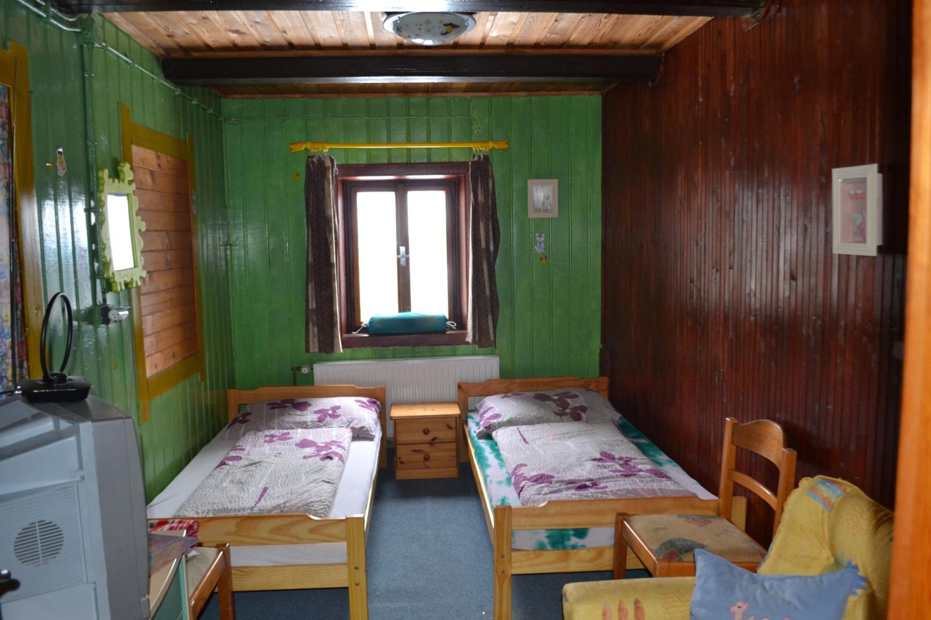 Twin Room - Disability Access photo 2