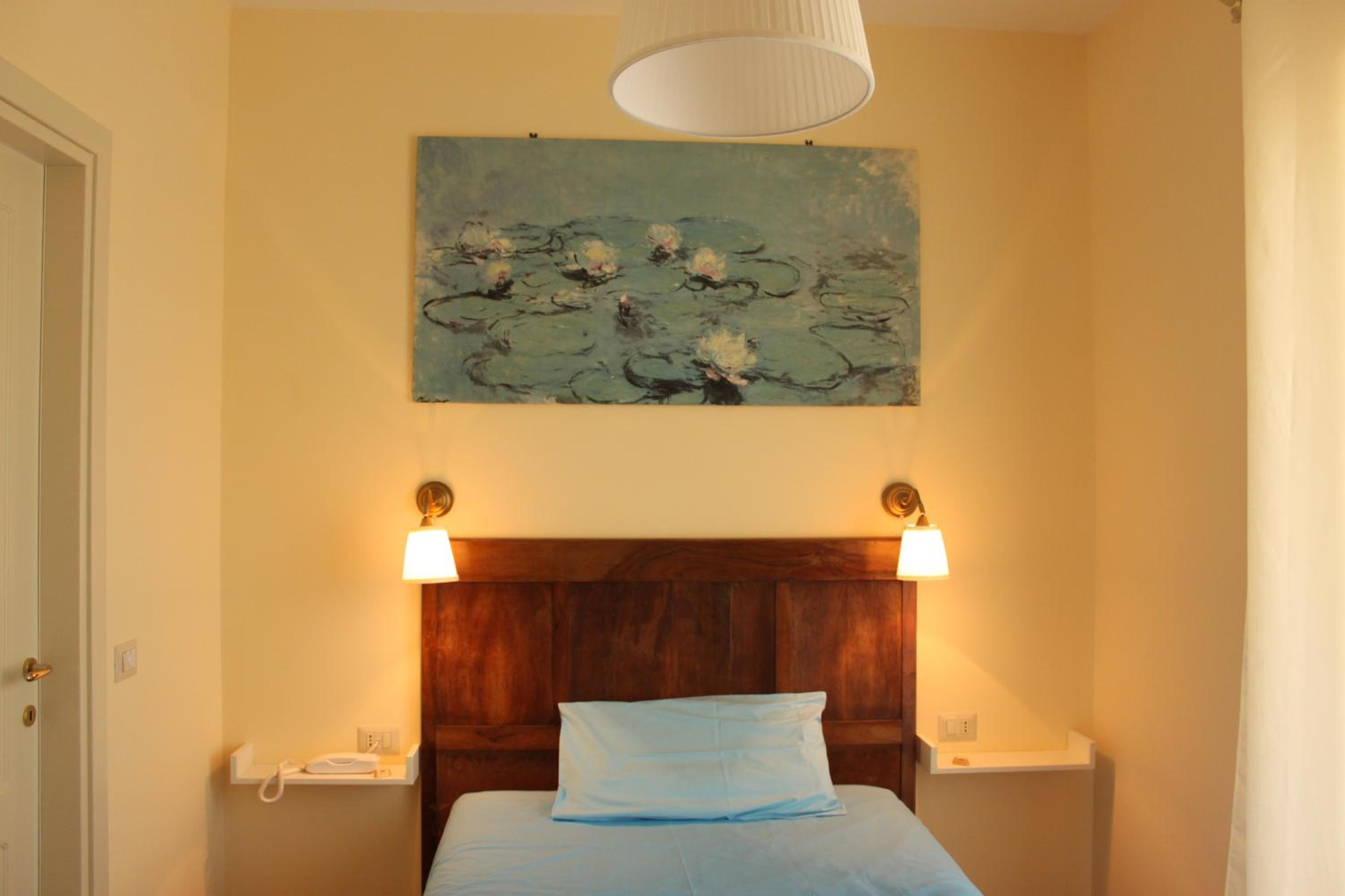 Double Room with Private Bathroom photo 1