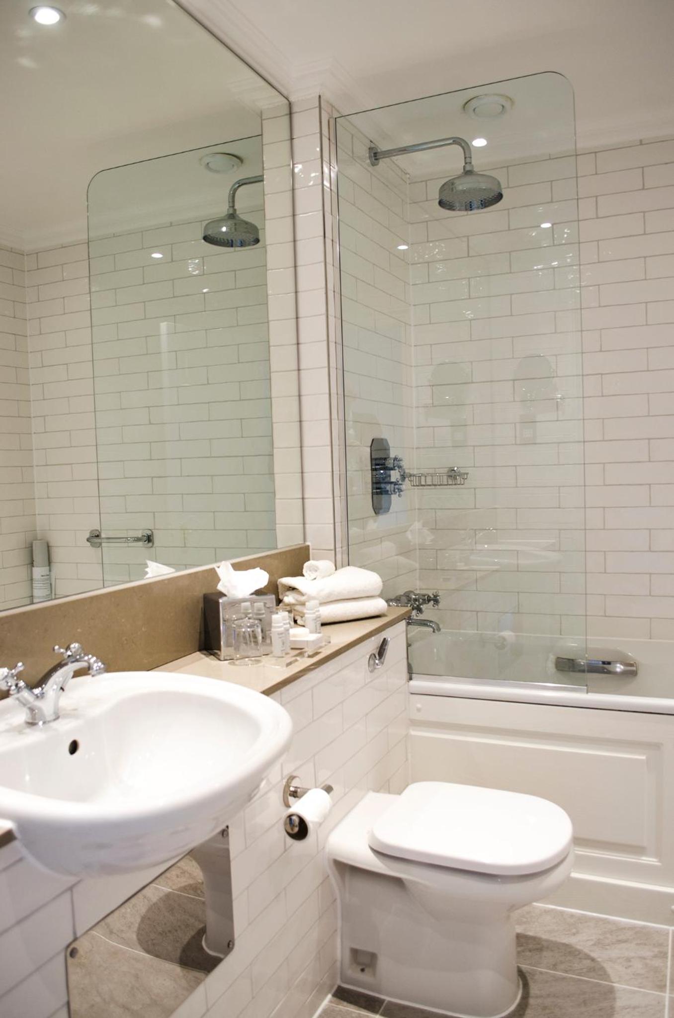 Signature Suite - Photo 6