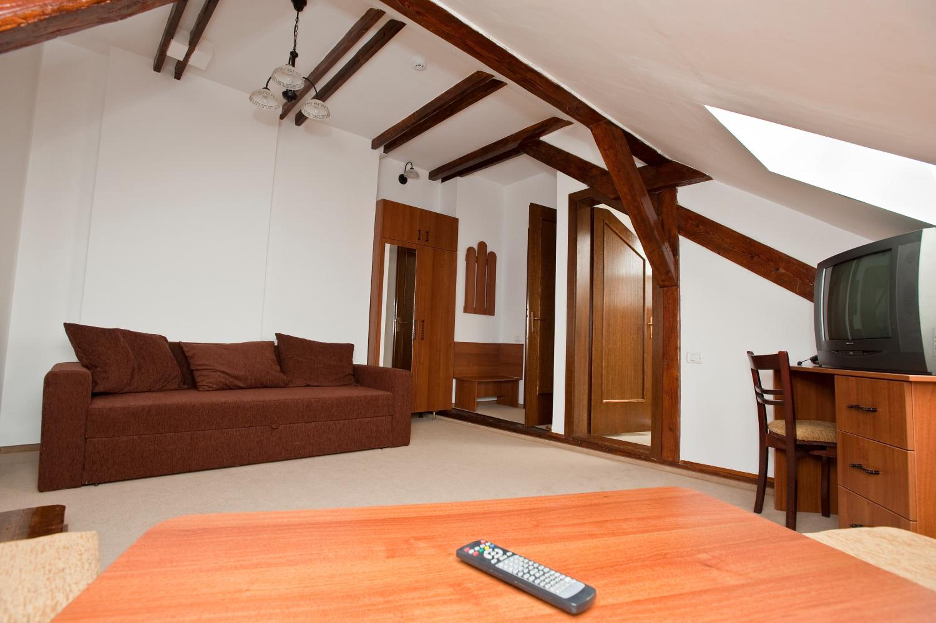 One-Bedroom Suite - Photo 5
