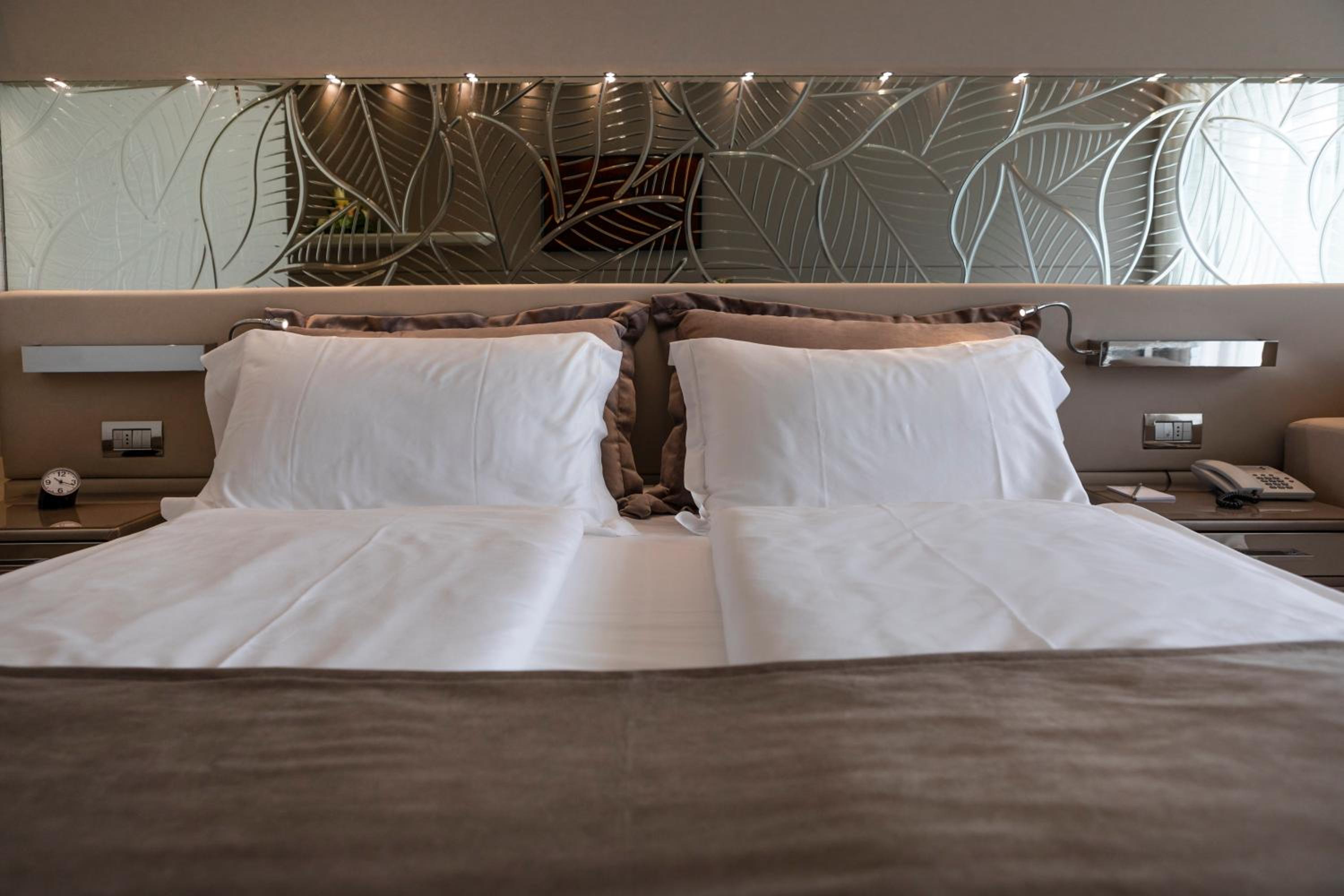 Junior Suite with Lake View - Photo 12