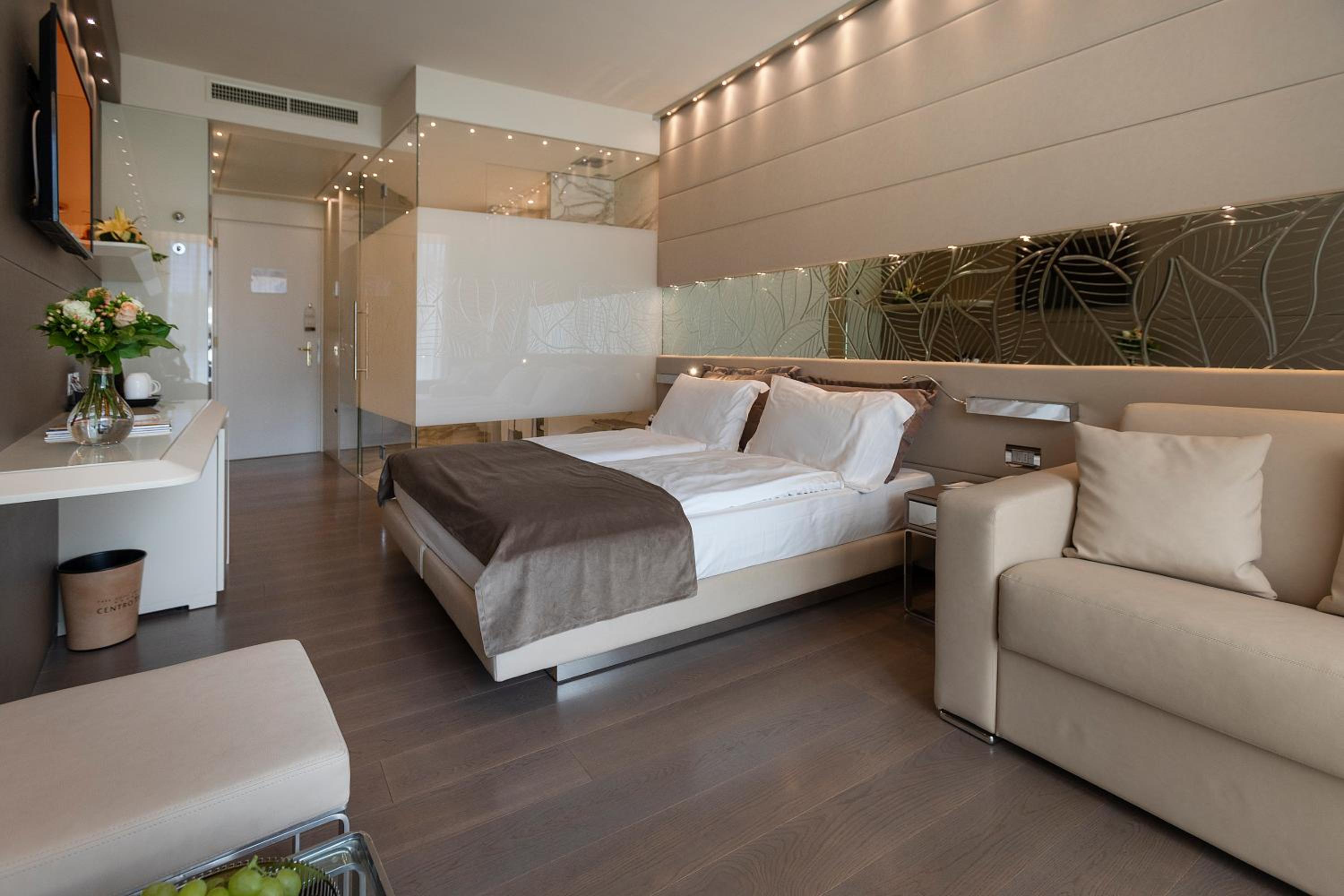 Junior Suite with Lake View - Photo 15