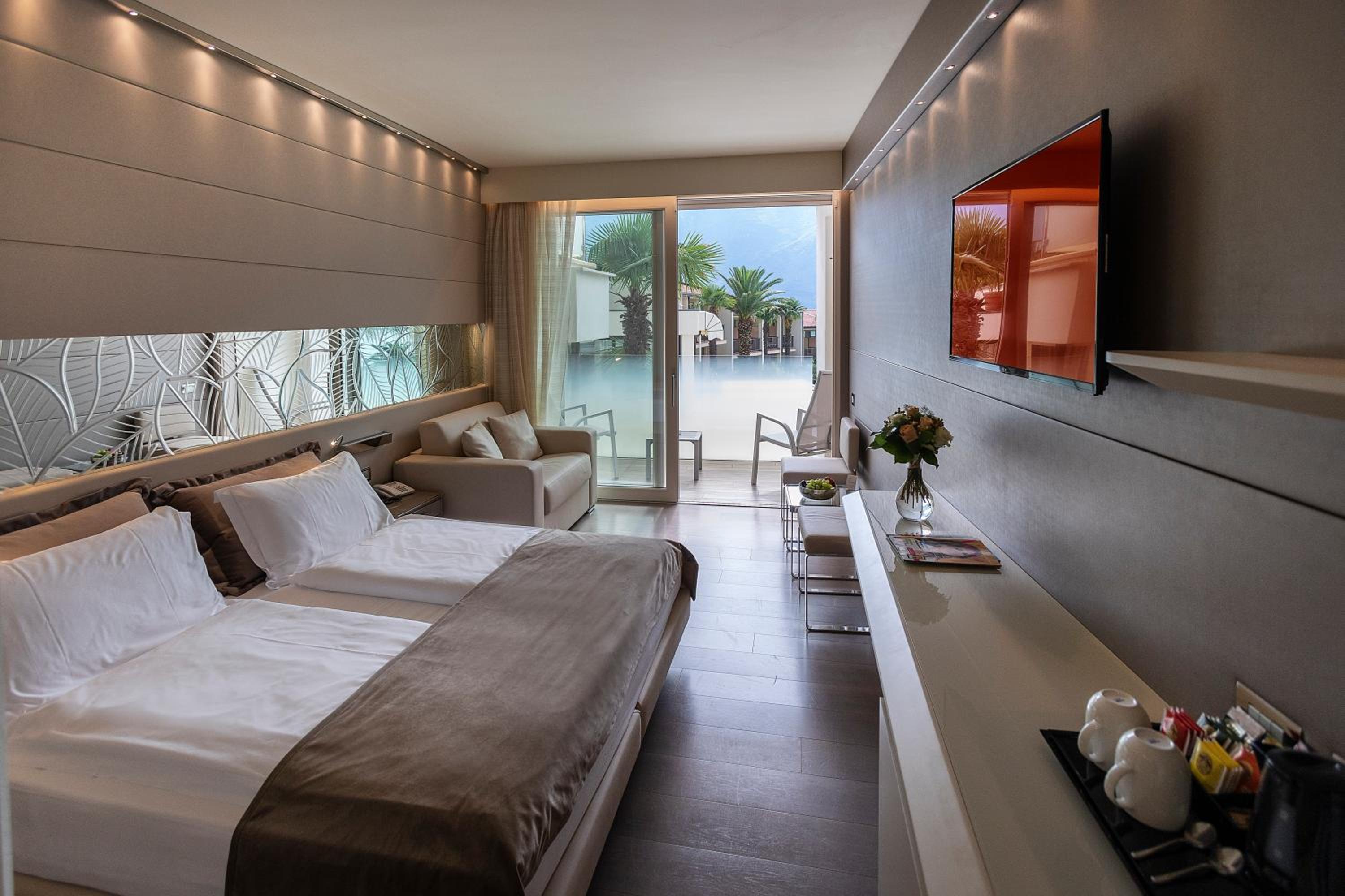 Junior Suite with Lake View - Photo 1