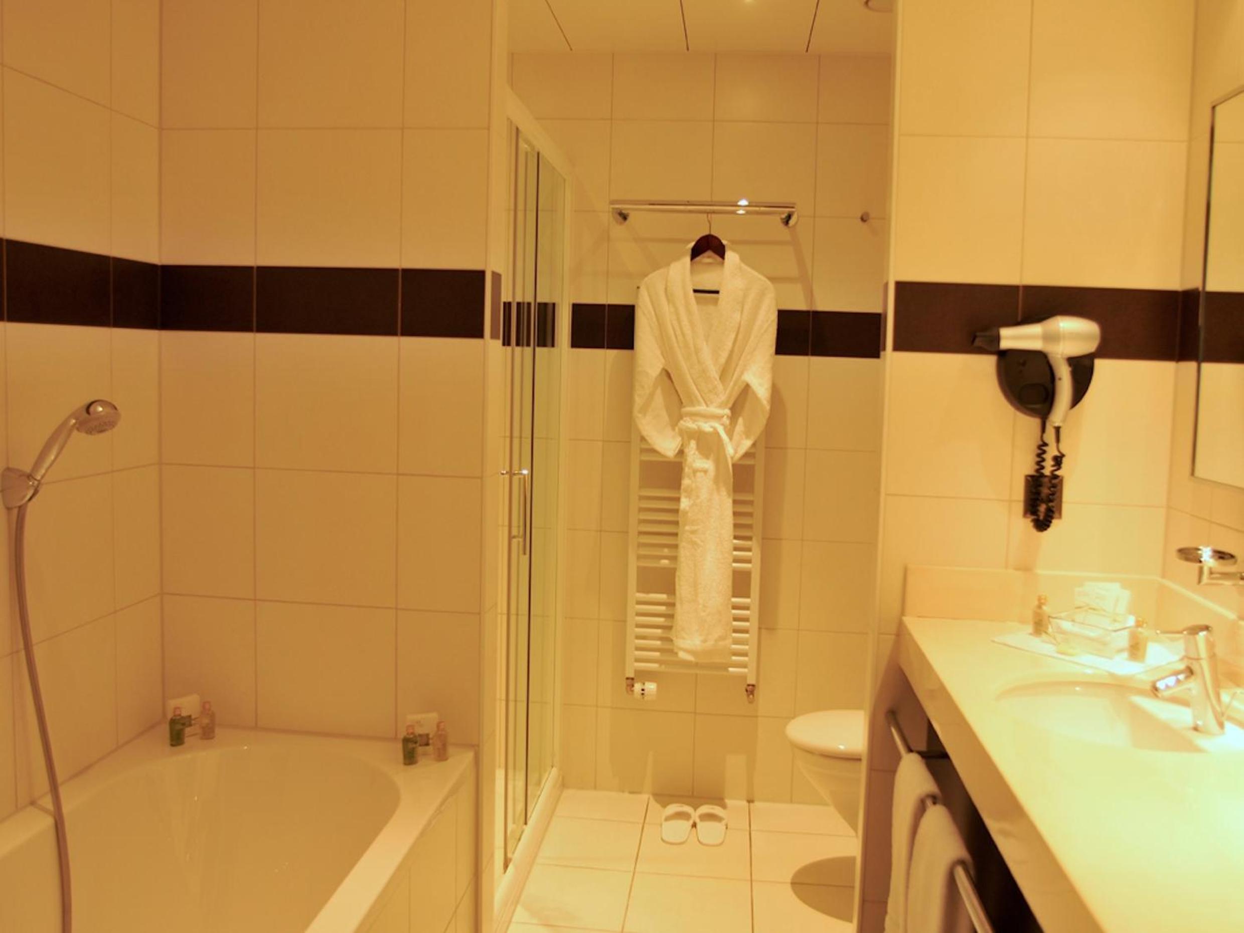 Triple Room thumbnail 5