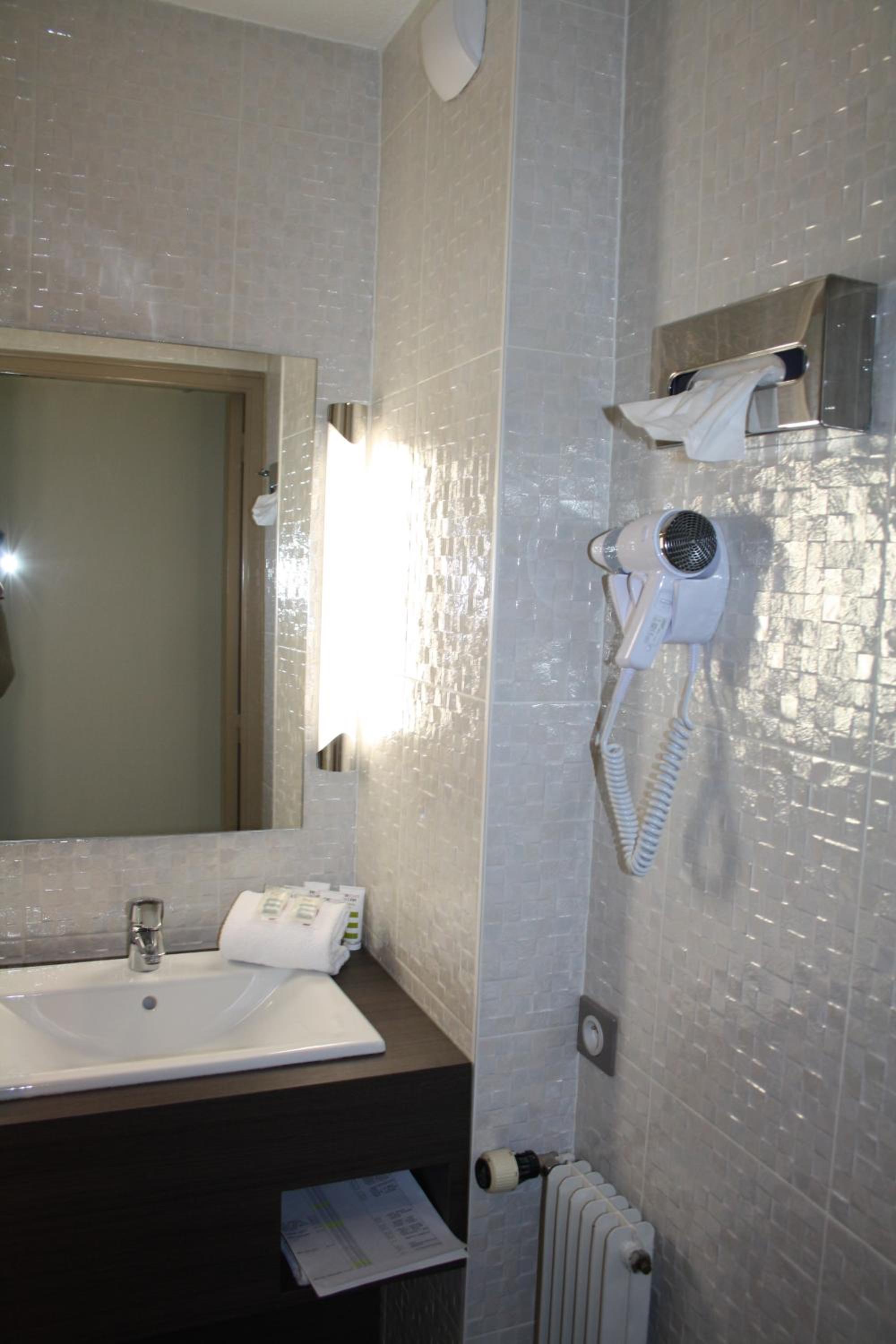 Standard Double Room - Photo 5