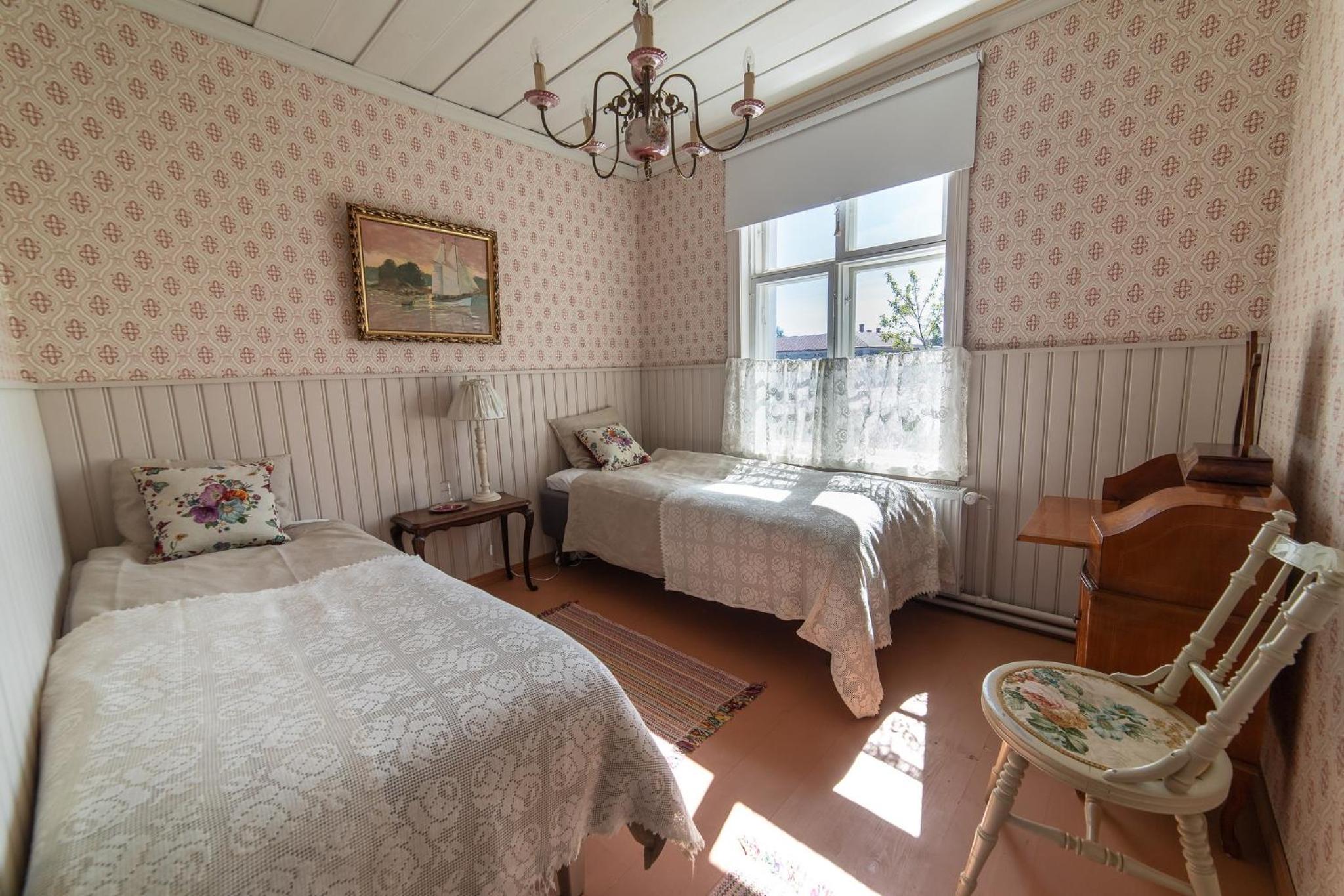 Queen Room photo 1