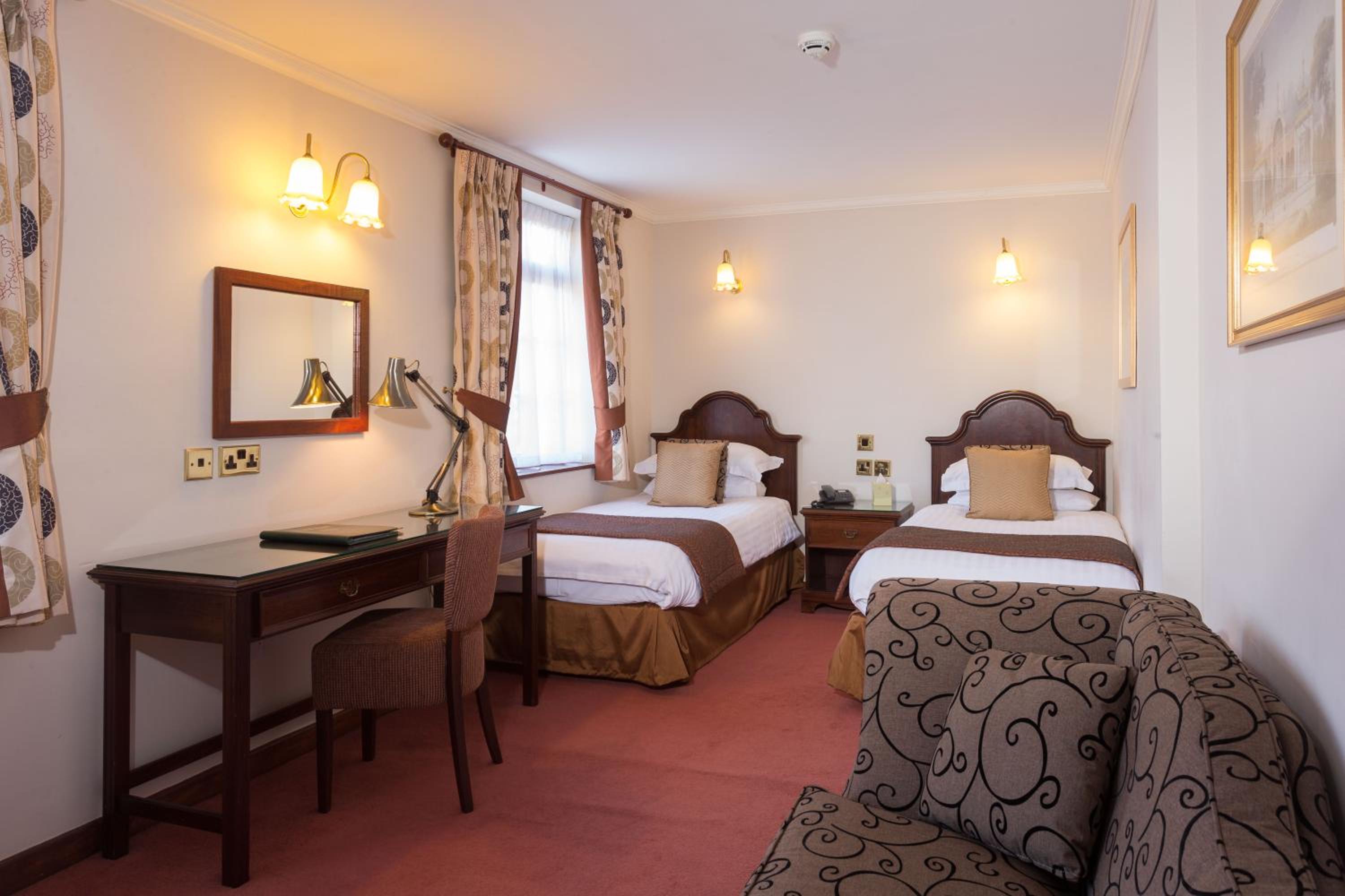 Superior Twin Room - Non-Smoking photo 3