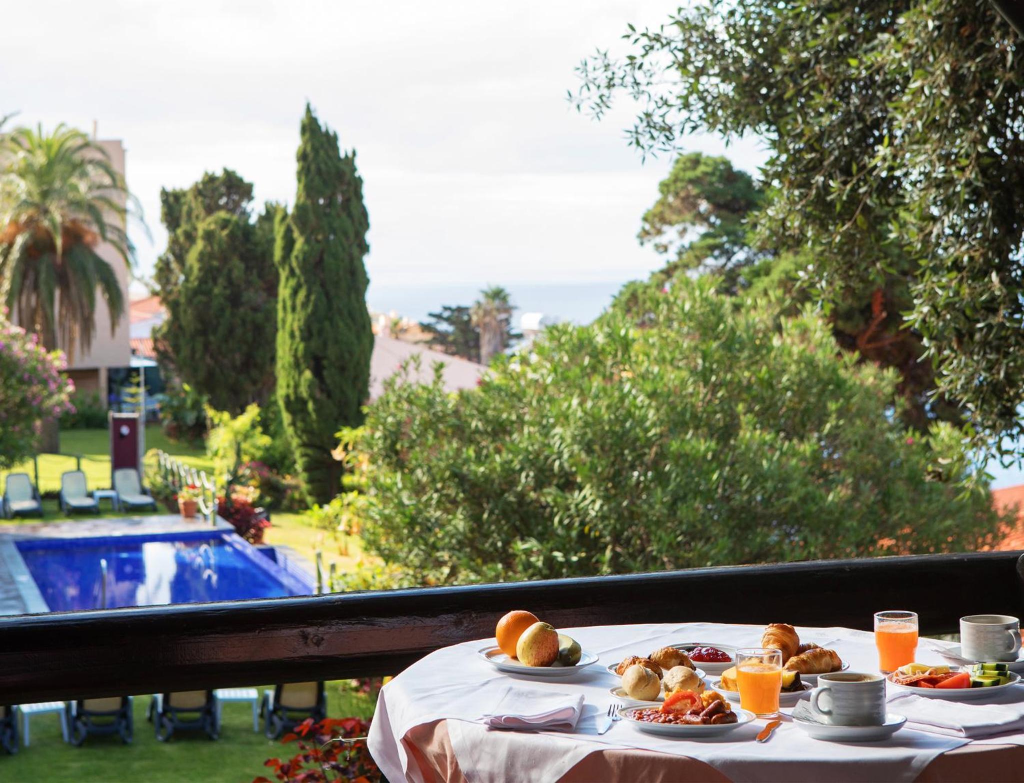 Double or Twin Room with Garden View - Photo 3